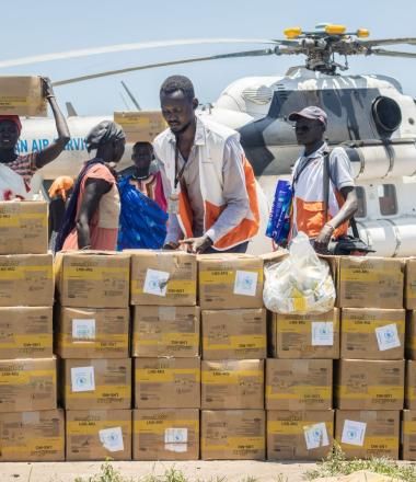 South Sudan women receiving relief aid food