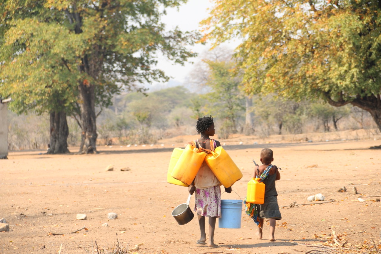 Children search for water 