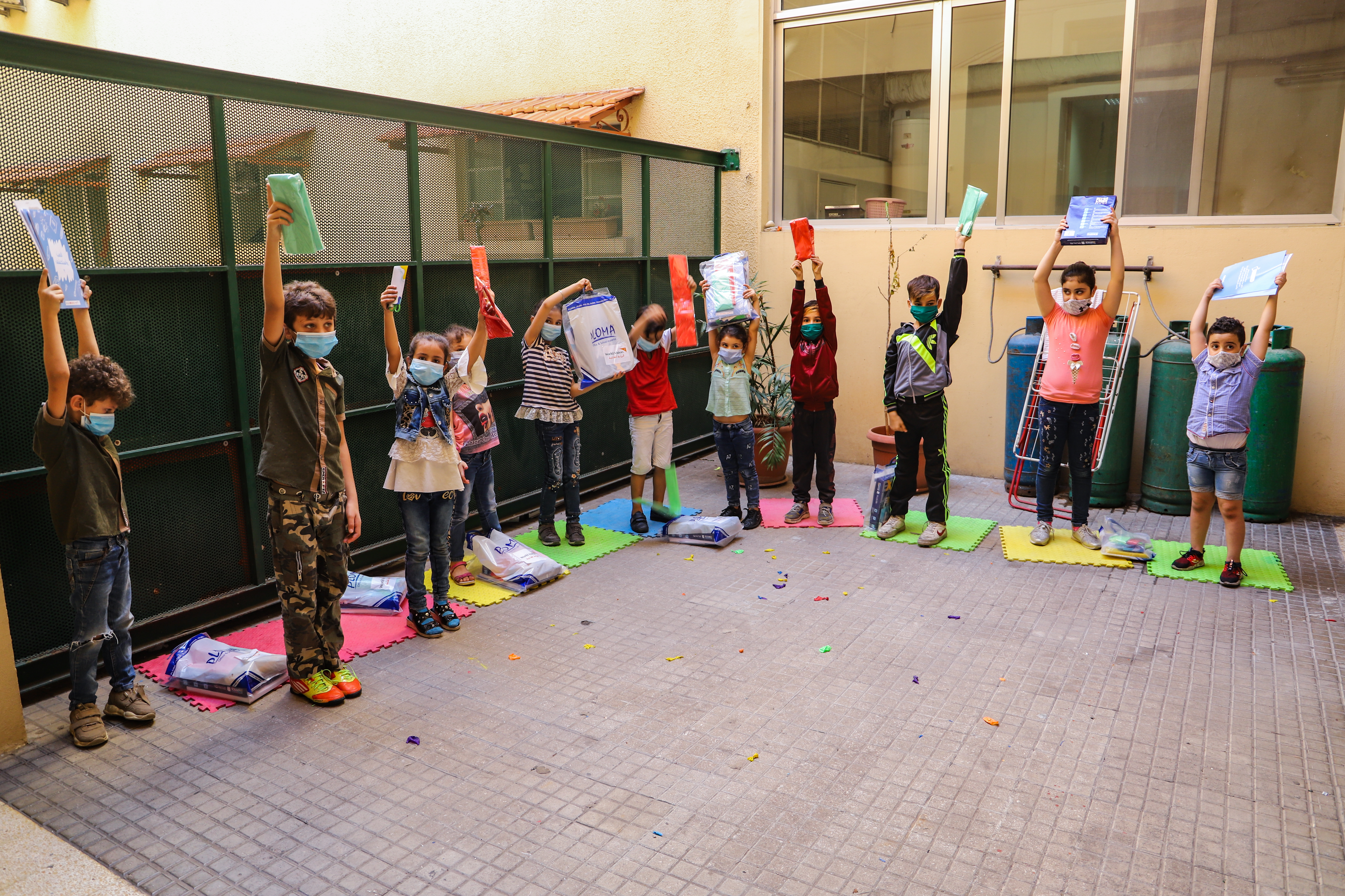 Children with the PSS kits