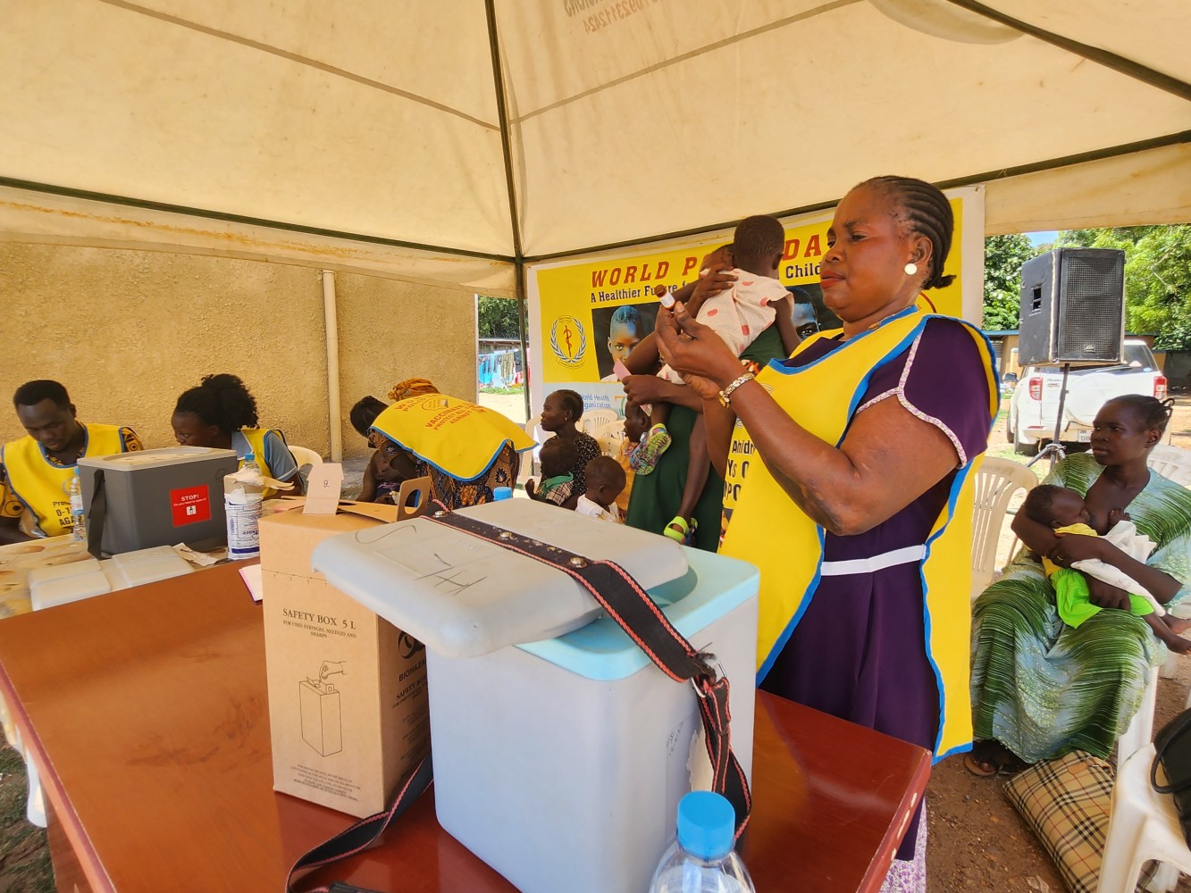 Polio vaccinator