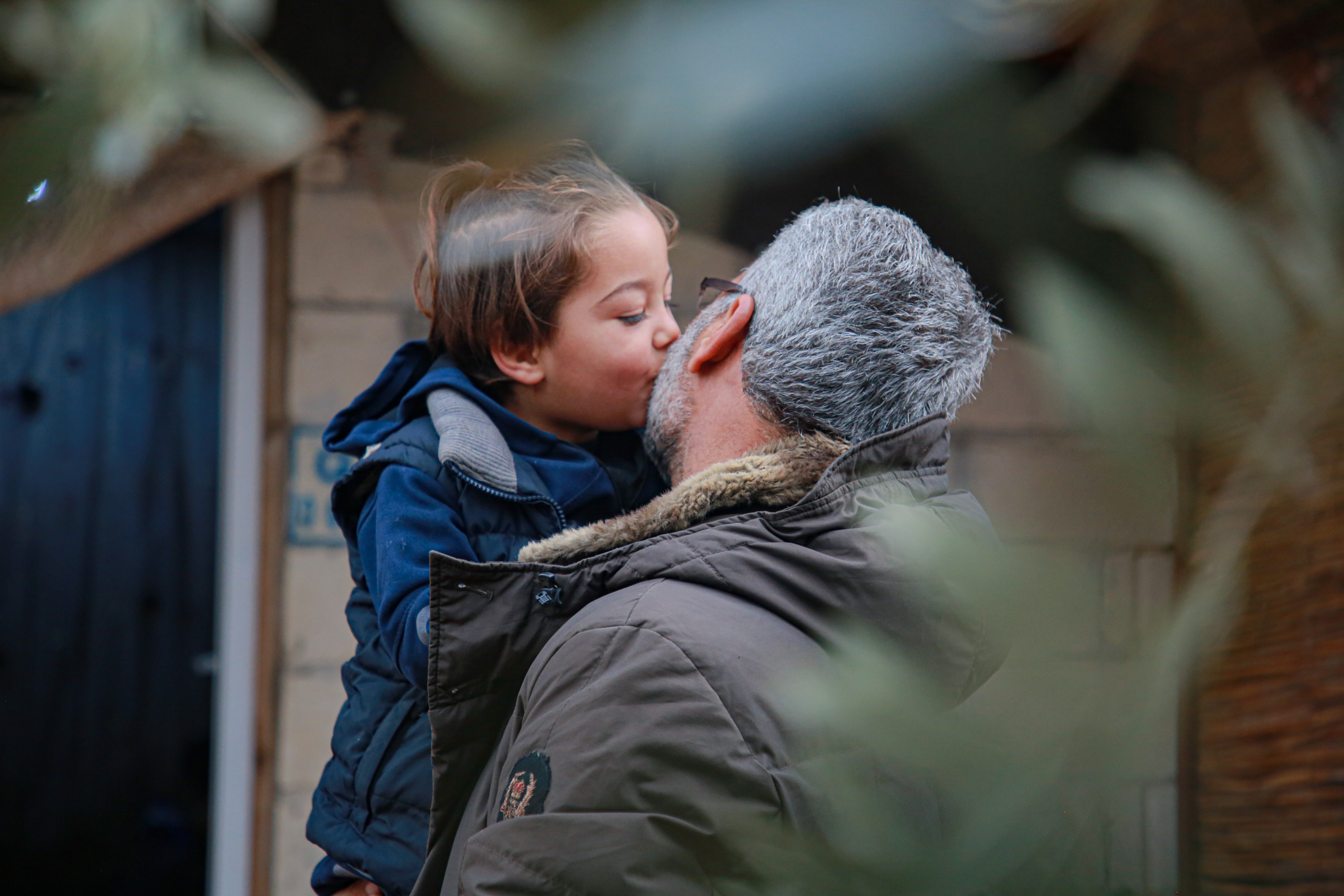 World Vision Syria Response Partner, ULUSLARARASI INSANI YARDIMLAŞMA DERNEĞI  Aysar with his grandchildren