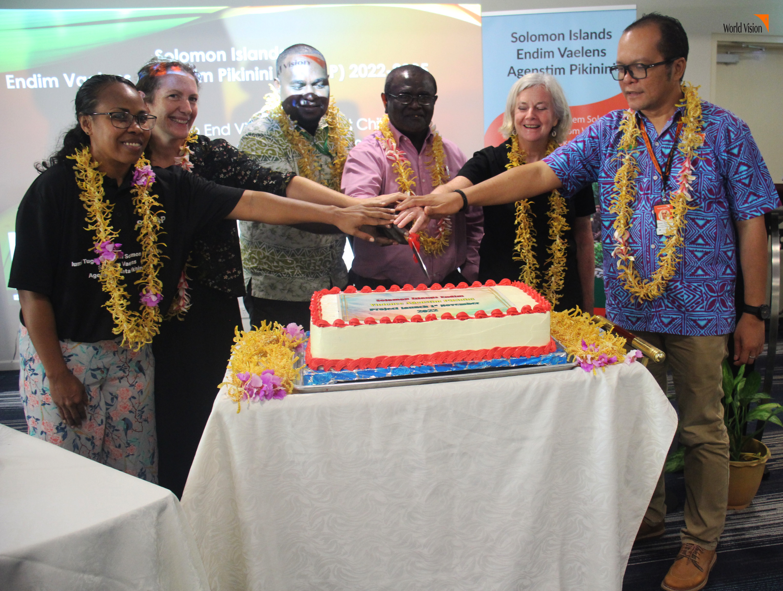 Cutting Cake to launch the project