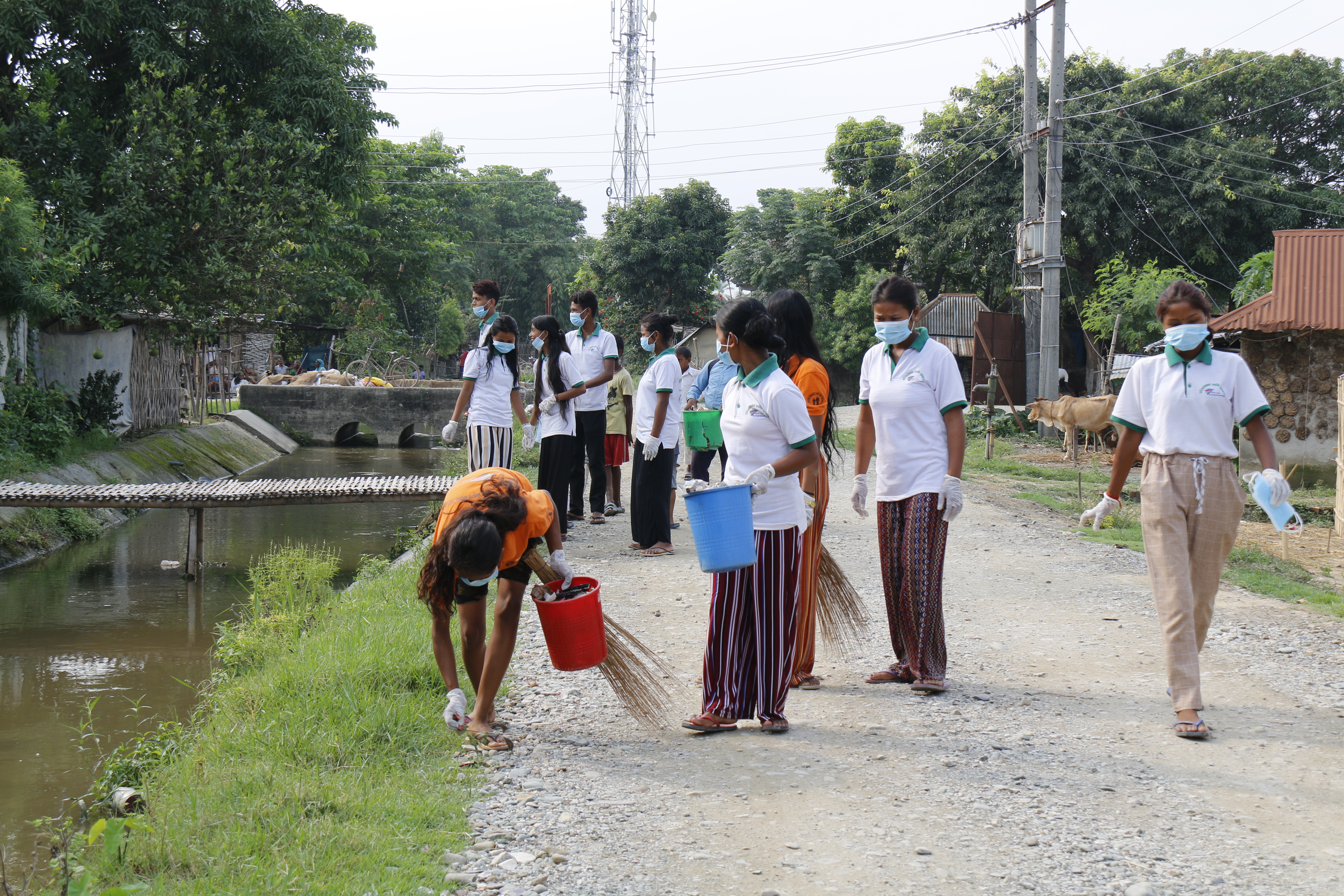 SKYE club members cleaning their community 