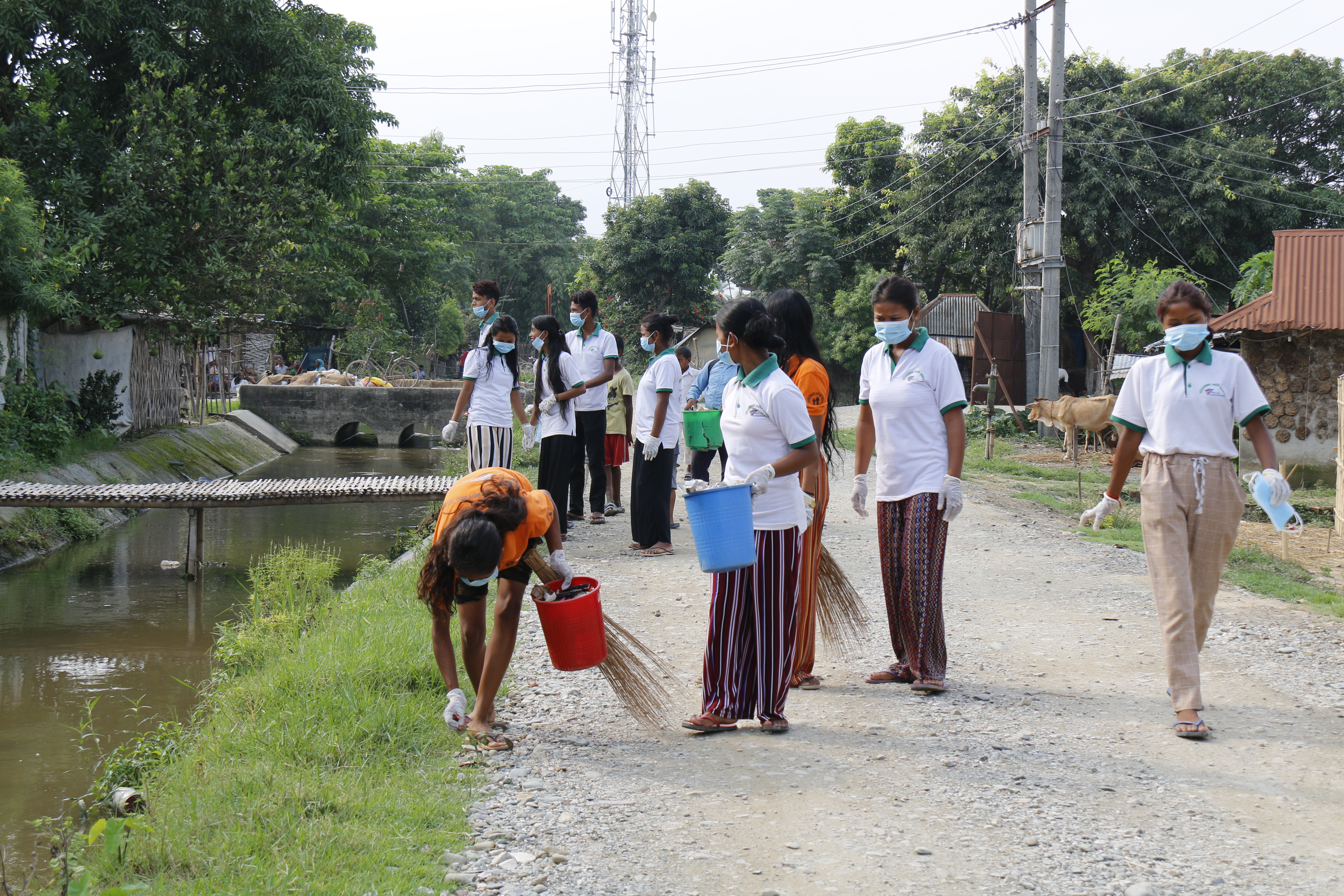Club members clean their community 