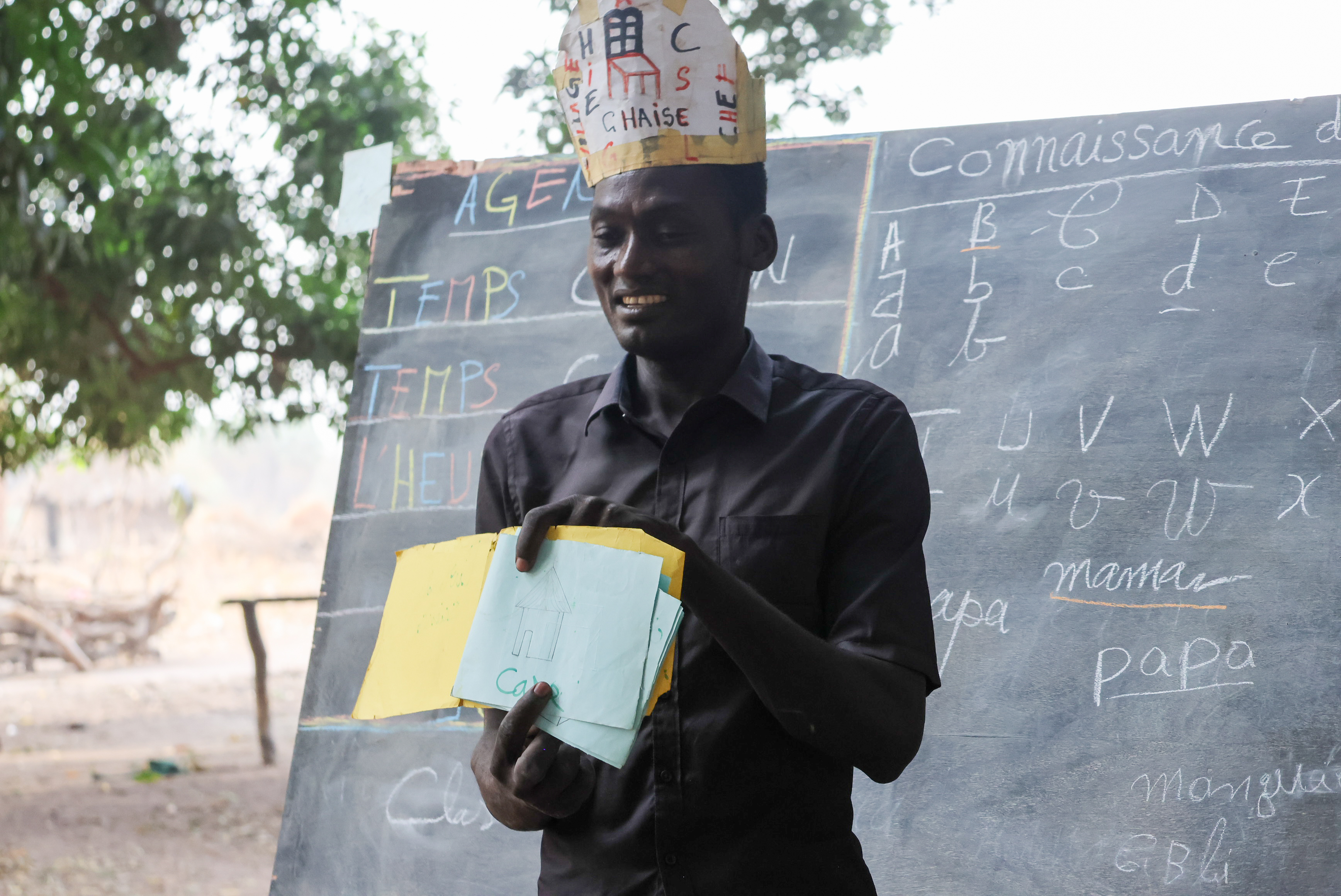 A clear improvement in children's level of reading comprehension.   The UL approach supports the Chadian government's efforts to turn primary school children into readers with comprehension. It involves teachers, parents and community members in creating an environment conducive to improving children's reading skills (both in and out of school). For the teachers, school principals and educational inspectors we met: "The UL approach, thanks to the training received from World Vision, further strengthens the pedagogy for getting children to read with understanding".     In 2023, 11702 children (6574 boys and 5128 girls) in CP1-CP2-CE1 classes took part in reading camp activities, out of a total of 51385 pupils (27193 boys and 24192 girls) in the levels concerned. From 2% in 2020 (Baseline), the 2023 assessment showed 19% readers with comprehension and 36% beginner readers. For World Vision's Education Sector Manager: "Indicators of children's reading comprehension need to increase further in the organization's intervention zones".  That's why he urged education officers, cluster managers, facilitators, supervisors and inspectors to be rigorous in their monitoring, both in schools and in reading camps.