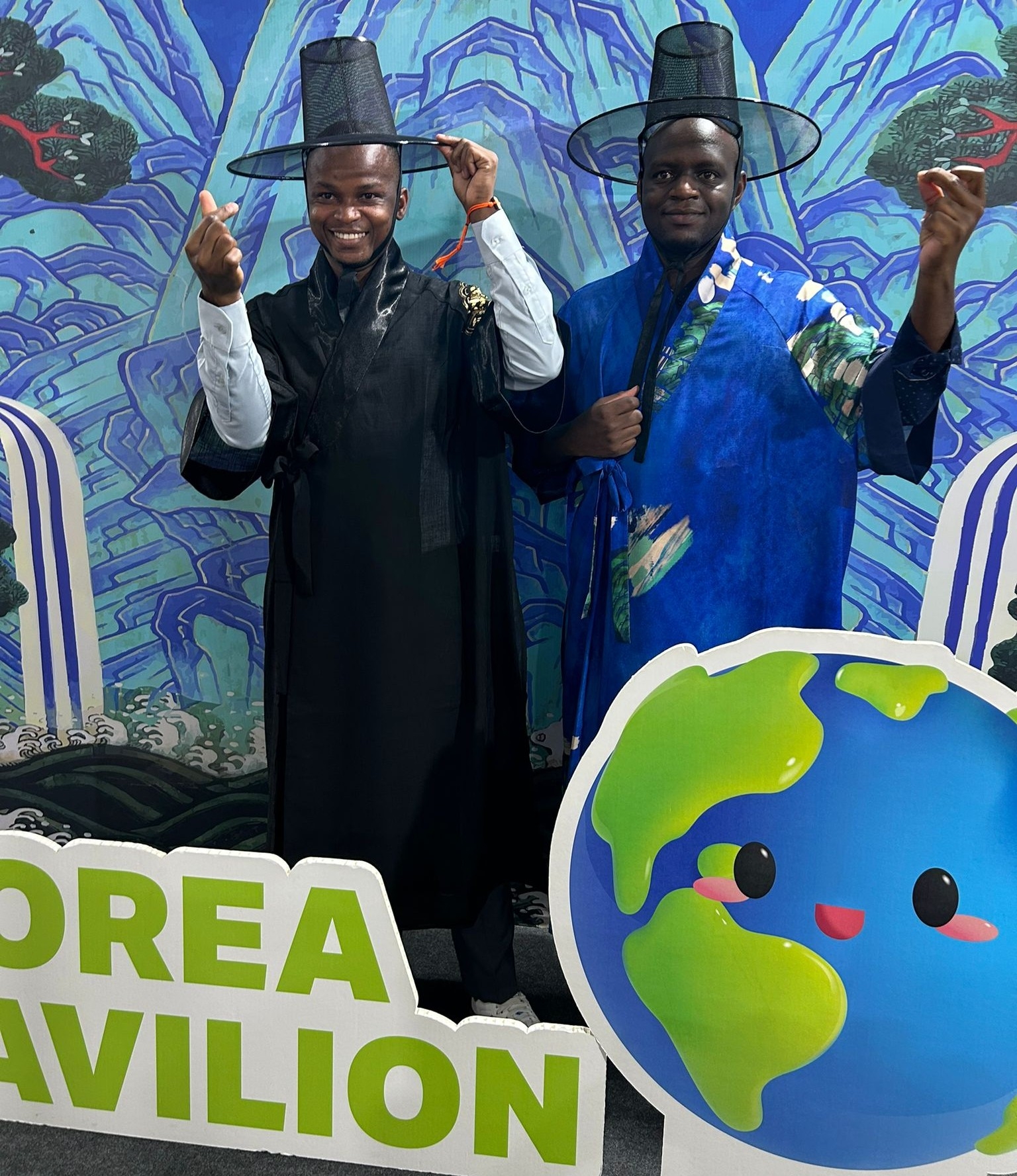 Abasi Omari from Tanzania explores cultural displays at the Korea Pavilion during COP30.