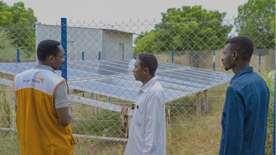 Adam Mohammed with Shamar locals at the solar power unit