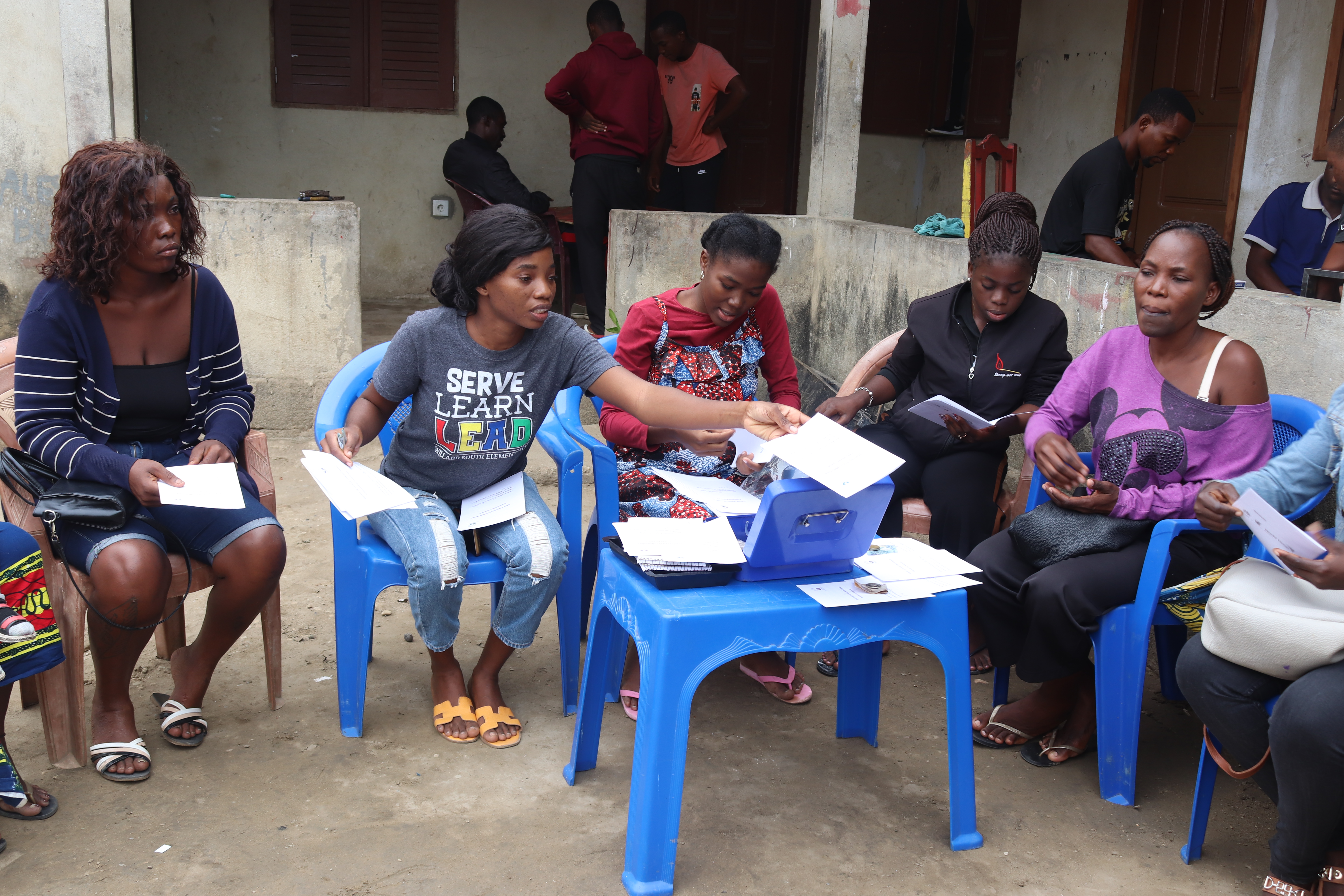 Women Cheias de graça in Savings Training