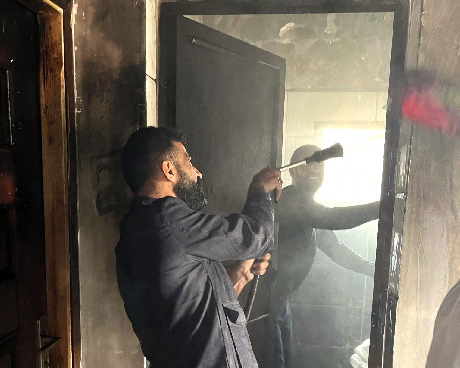 Volunteers in Aqqaba are respnding to a fire in a house
