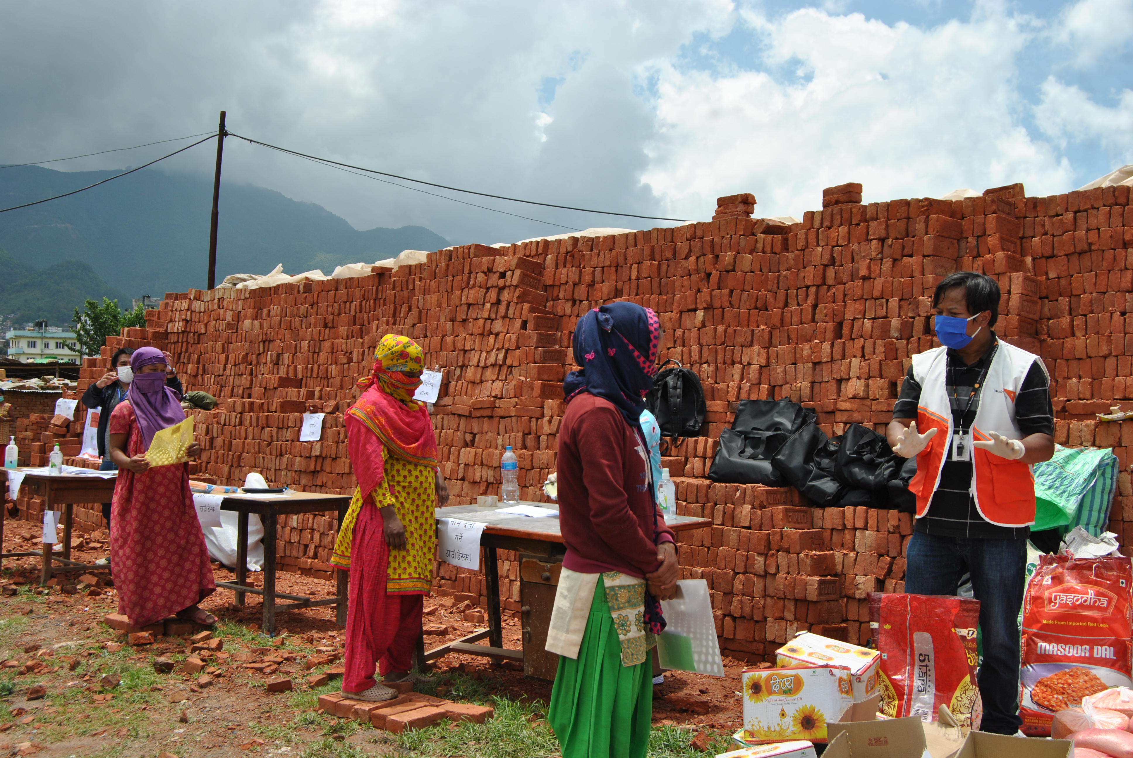 WV staff Bharat facilitates the distribution process