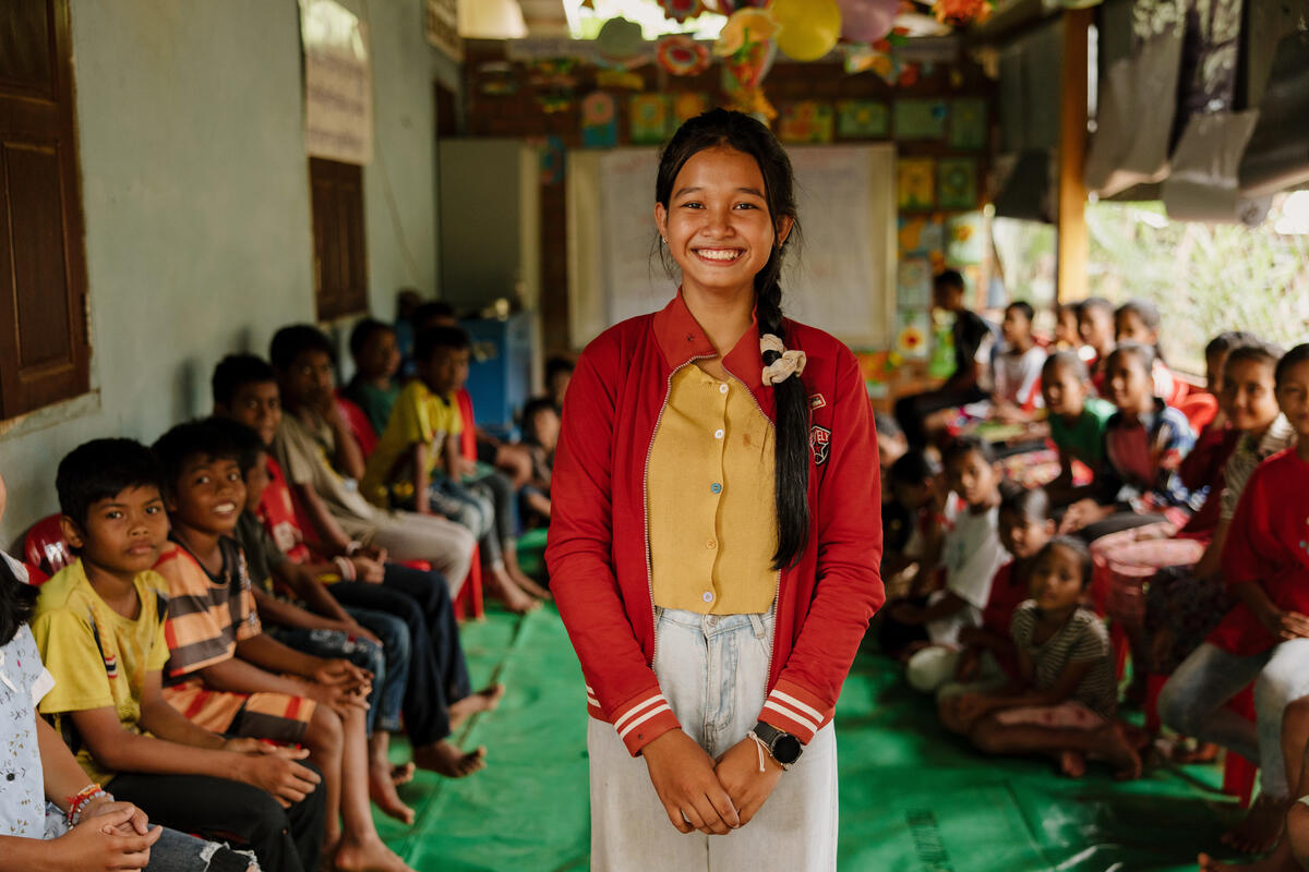 A girl standing in the middle of a class