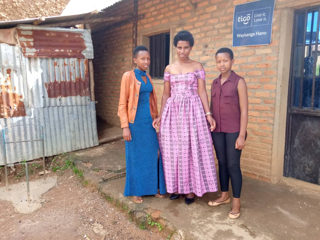 Chantal poses for photo with her little sisters at the refugee camp