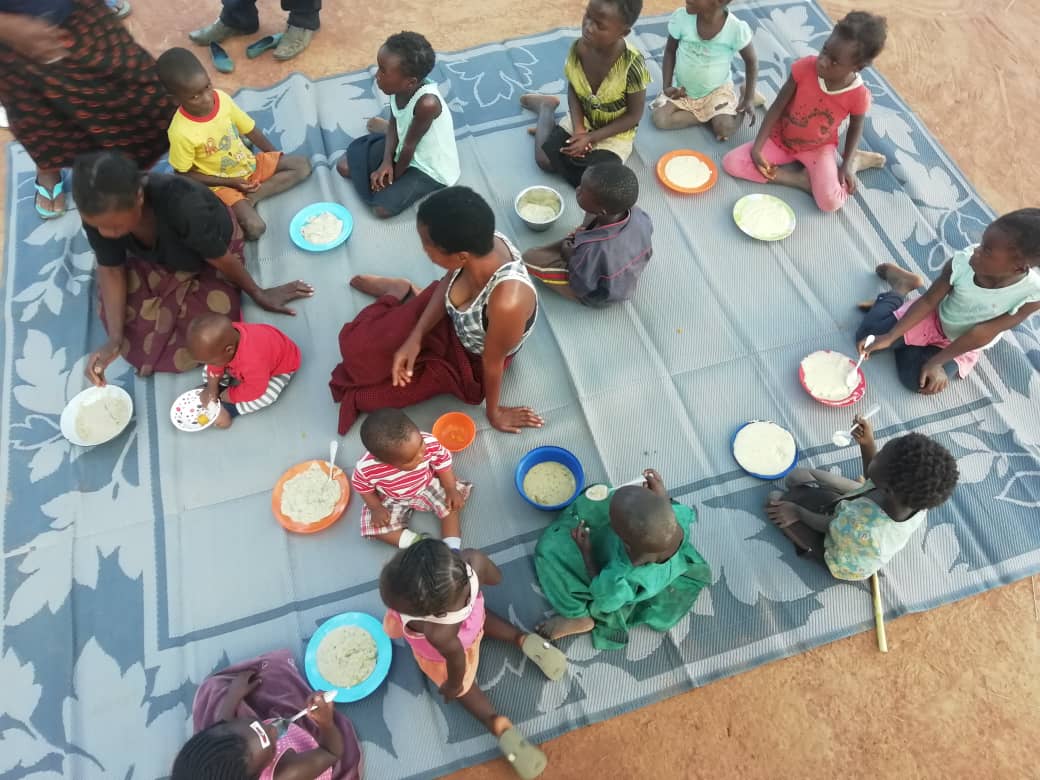 kids eating 