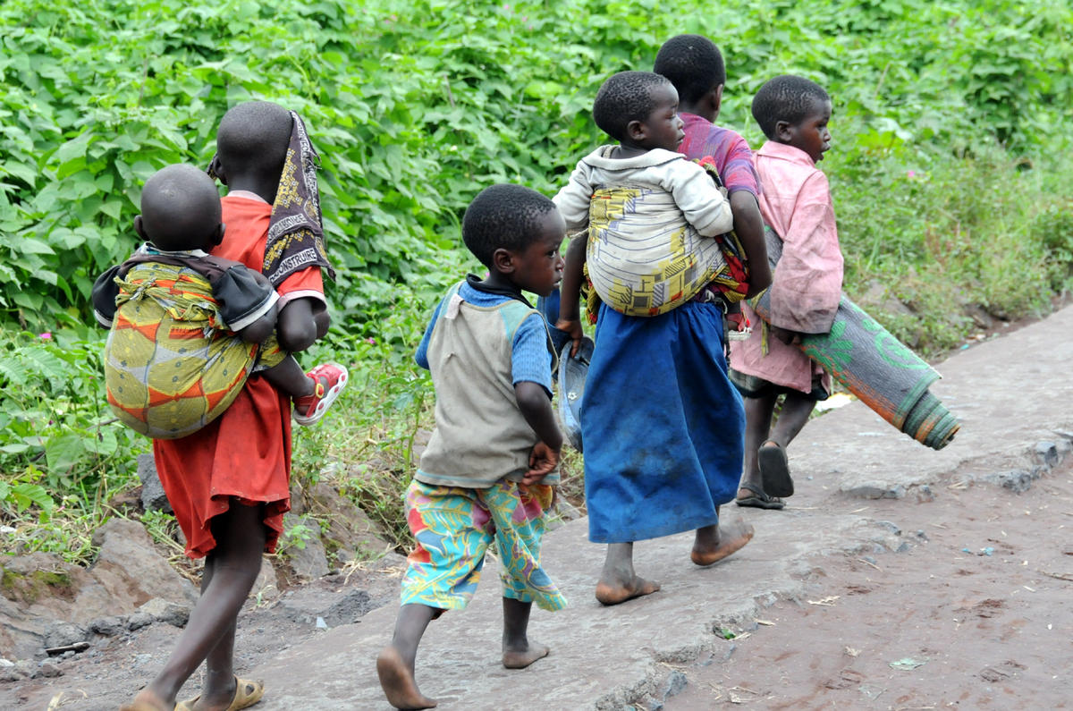 refugees on the road to Goma