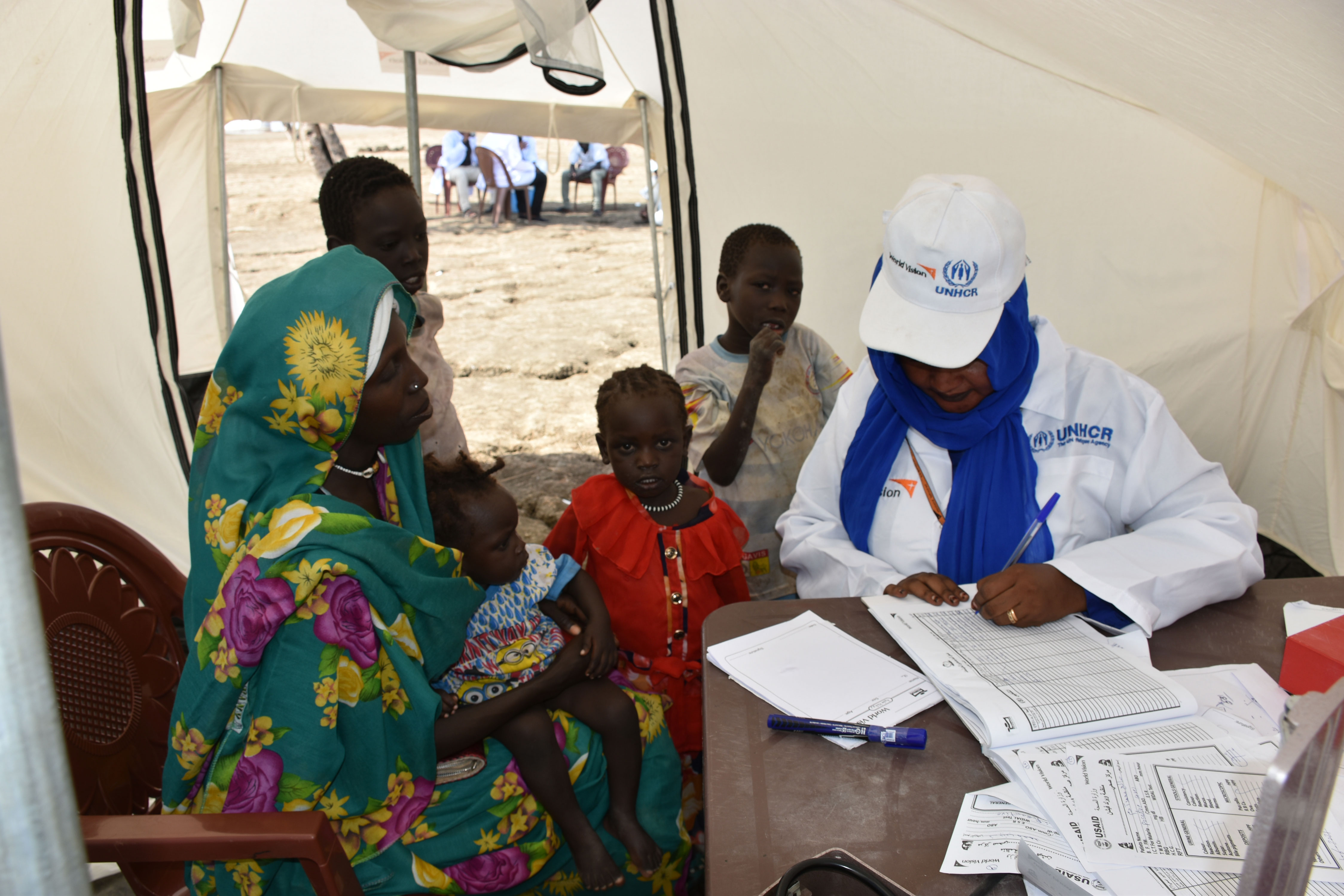 This refugee camp in Blue Nile state, southeast of Sudan is home to at least 1,500 refugees from #Ethiopia seeking emergency shelter and support. We're working alongside other agencies to improve access to basic services