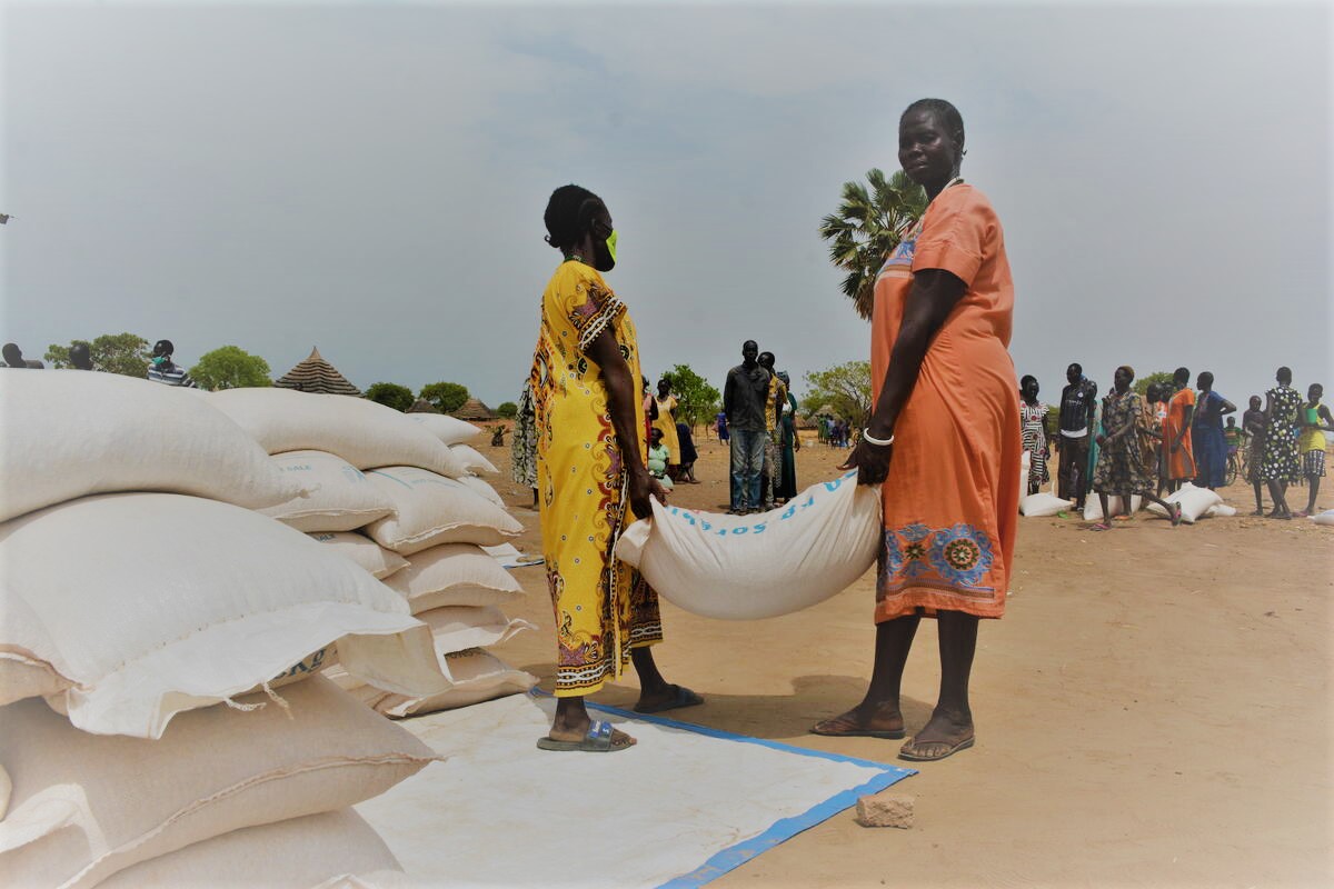 people collecting food aid
