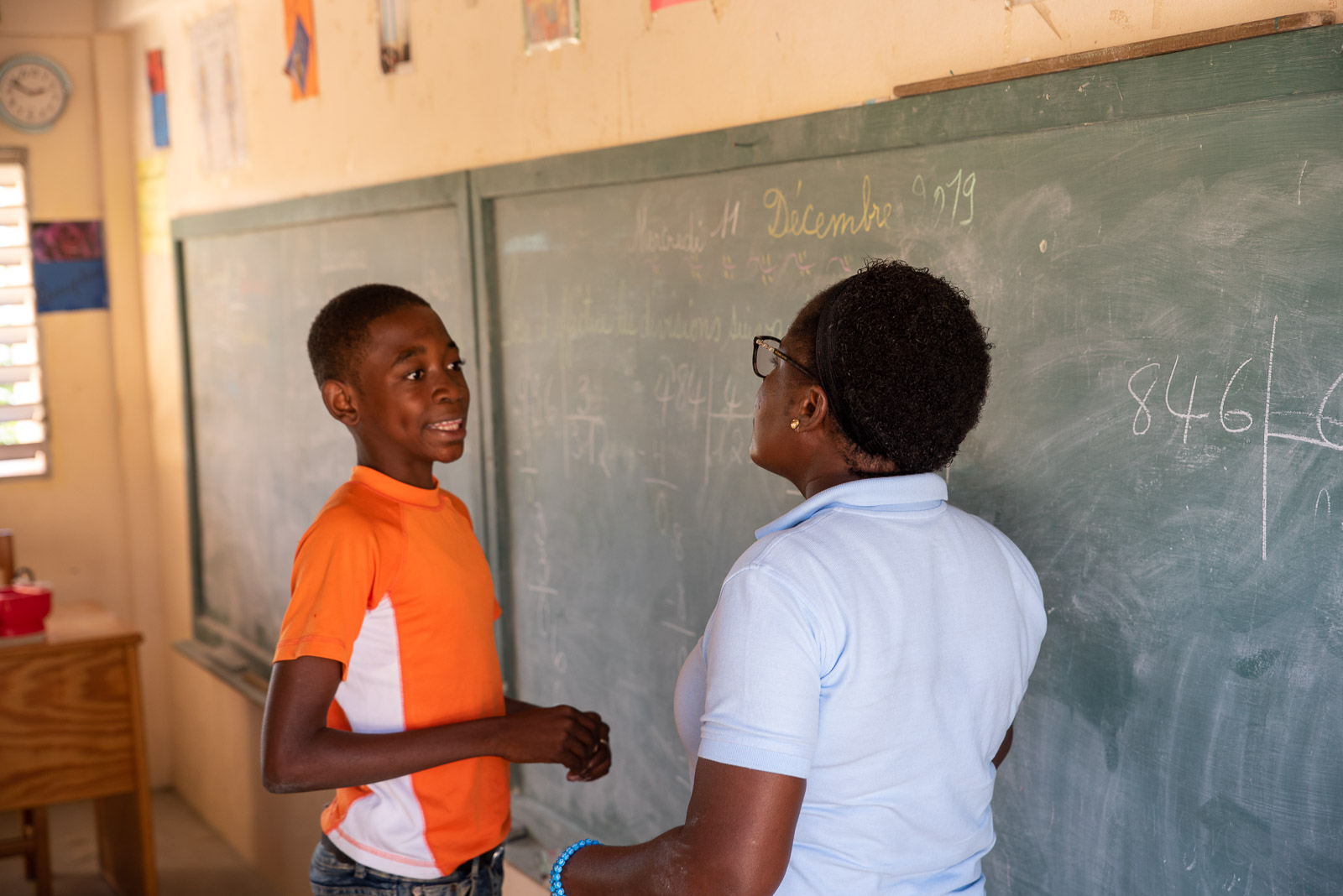 2nd grade student interacting with teacher