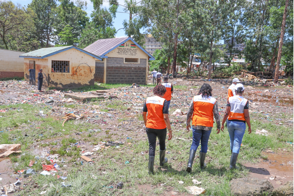 The World Vision Kenya Disaster Response team is assessing the flood situation at Mathare North Primary School, a temporary rescue Centre for the floods-affected families of Mathare slums. This is one of the schools that has been affected by the floods.