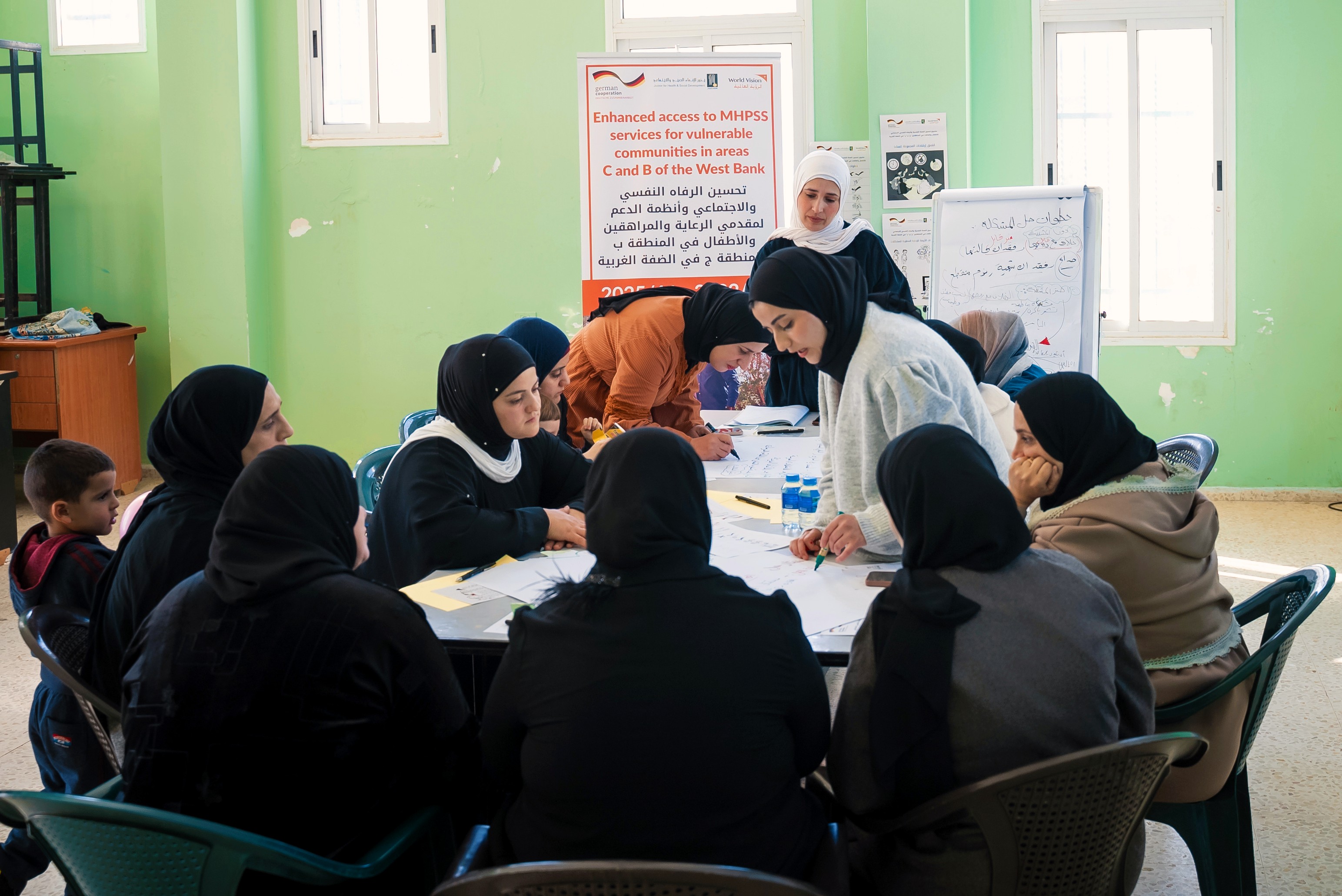 A groupe of women take part in a session to support each others.