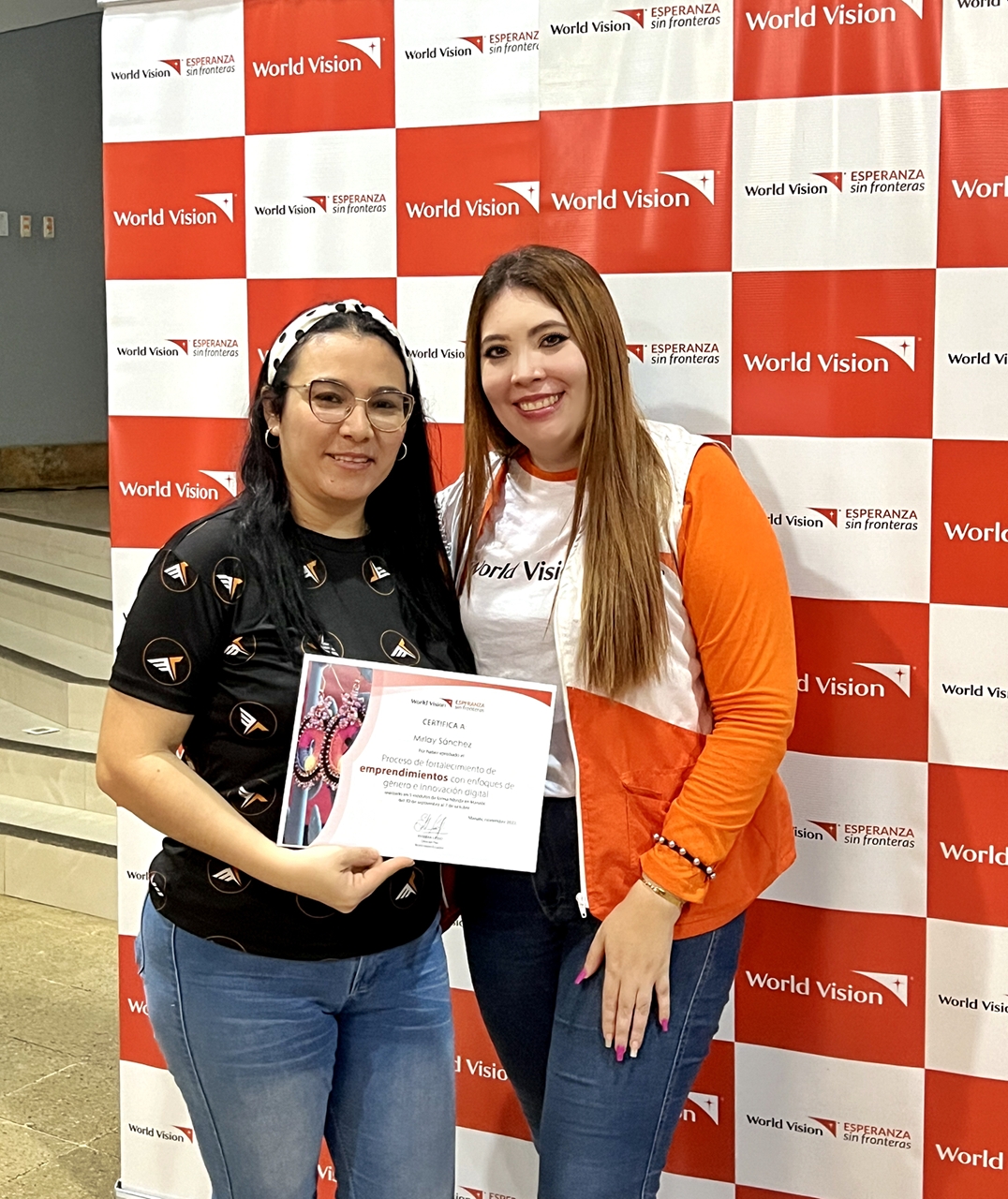 Migrants participating in World Vision Ecuador's 'Esperanza Sin Fronteras' programs receive guidance to start their own businesses, empowering them towards economic independence.