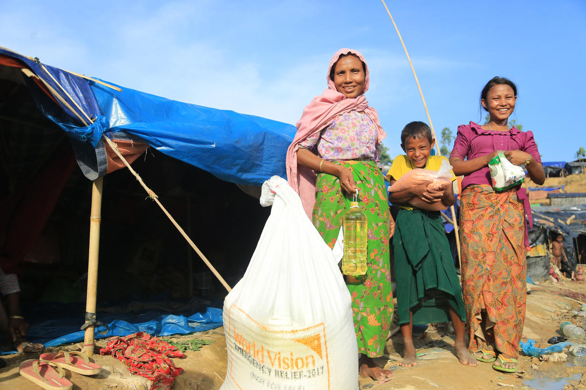World Vision provided basic food, including rice, lentils and oil. Shelter materials and blankets brought some comfort to families who had lost everything.