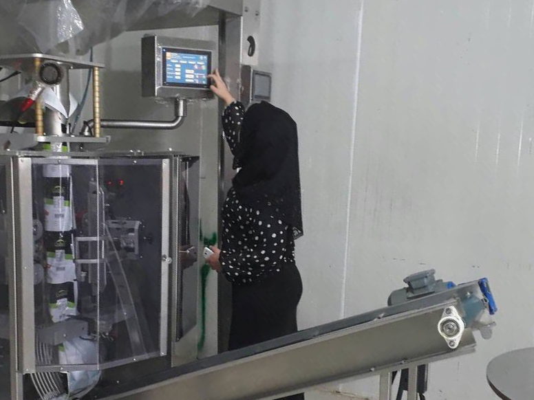 Kazeen working in her apprenticeship as part of the MADAD Youth RESOLVE programme