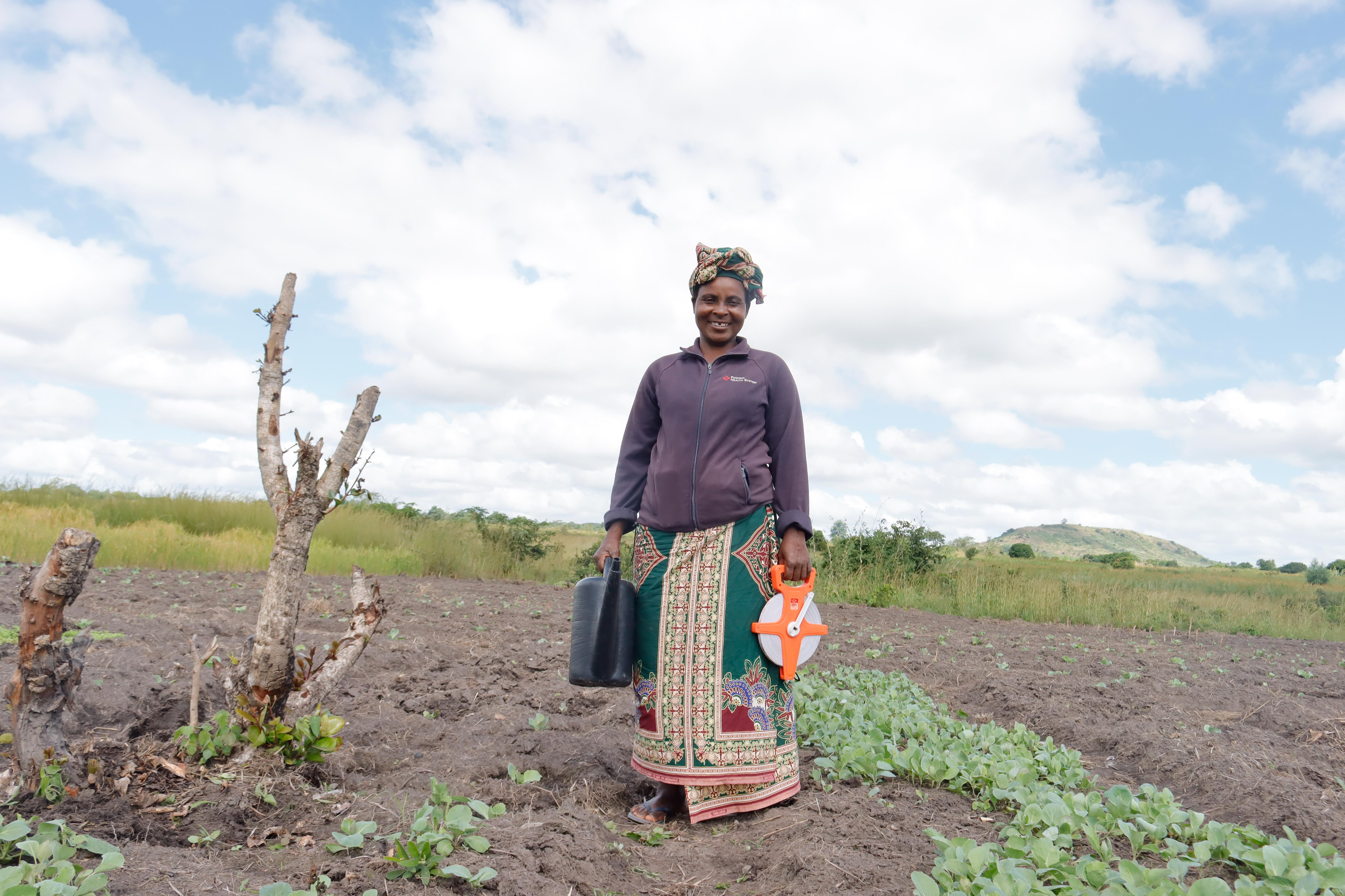 Through farming, Lídia and her peers from the "Lions of Manganira" group have found in school meals an opportuniy to nourish children