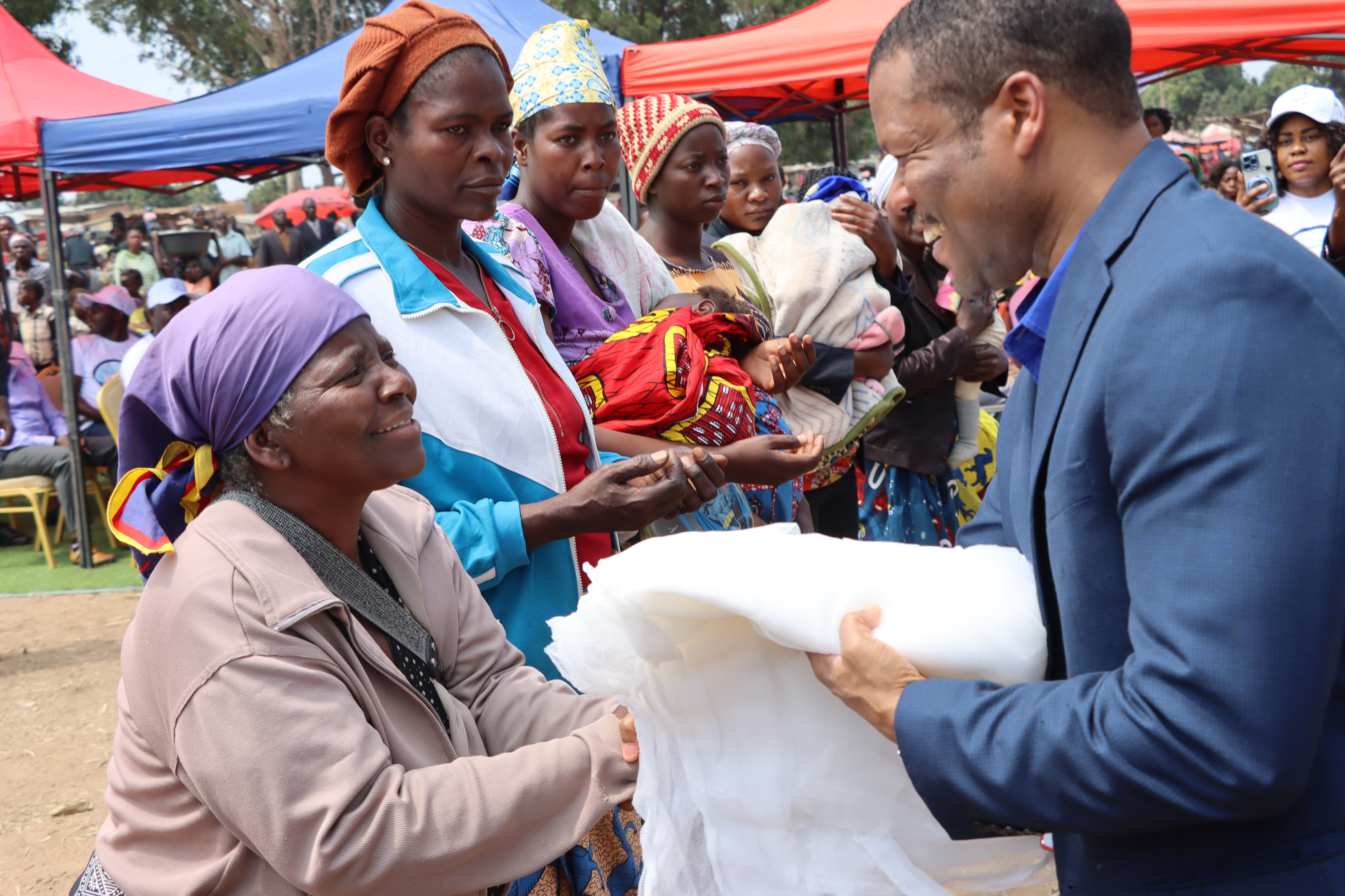 Entrega simbolica de mosquiteiros 