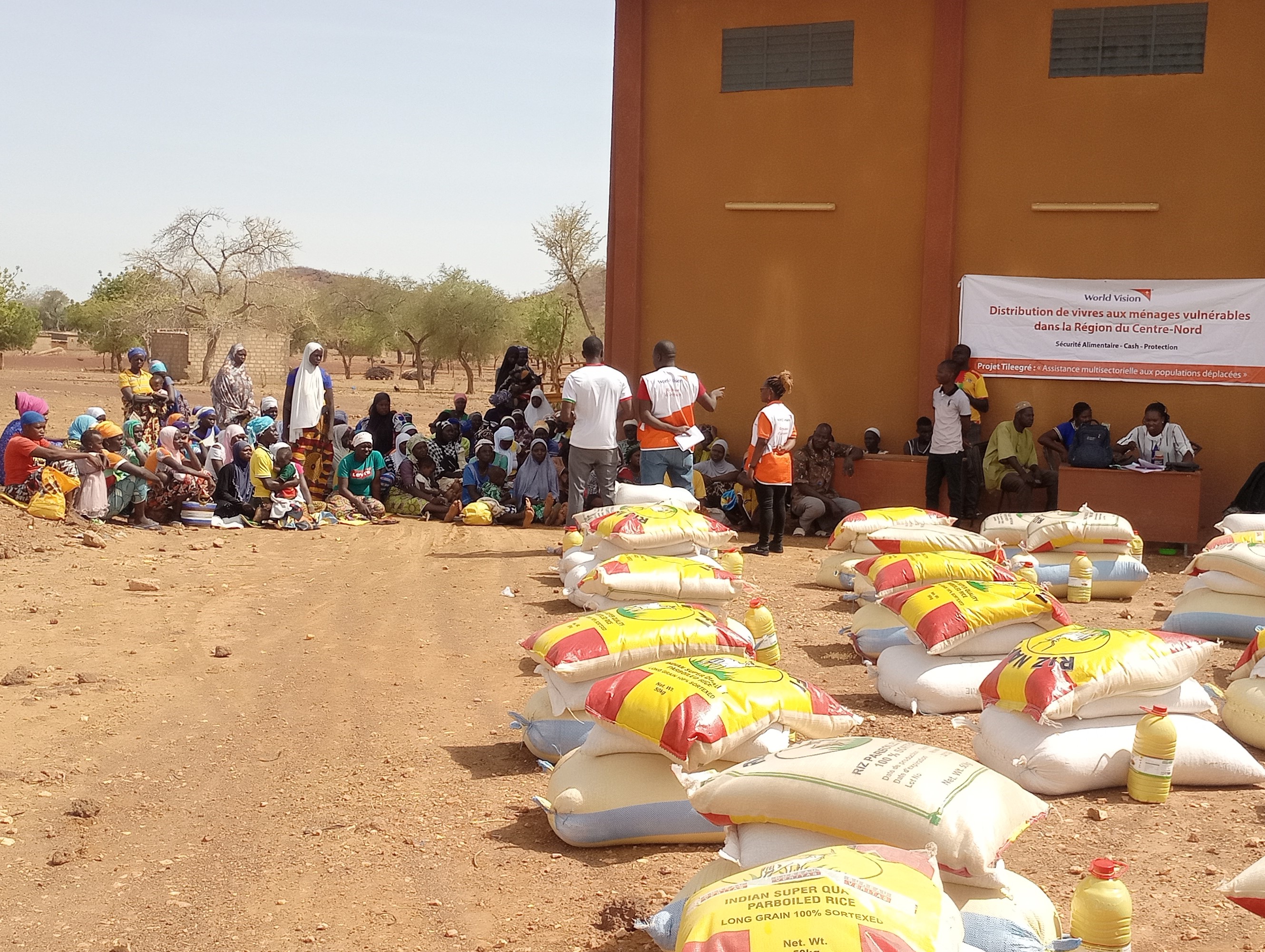 Food distribution to vulnerable households in Centre-North region