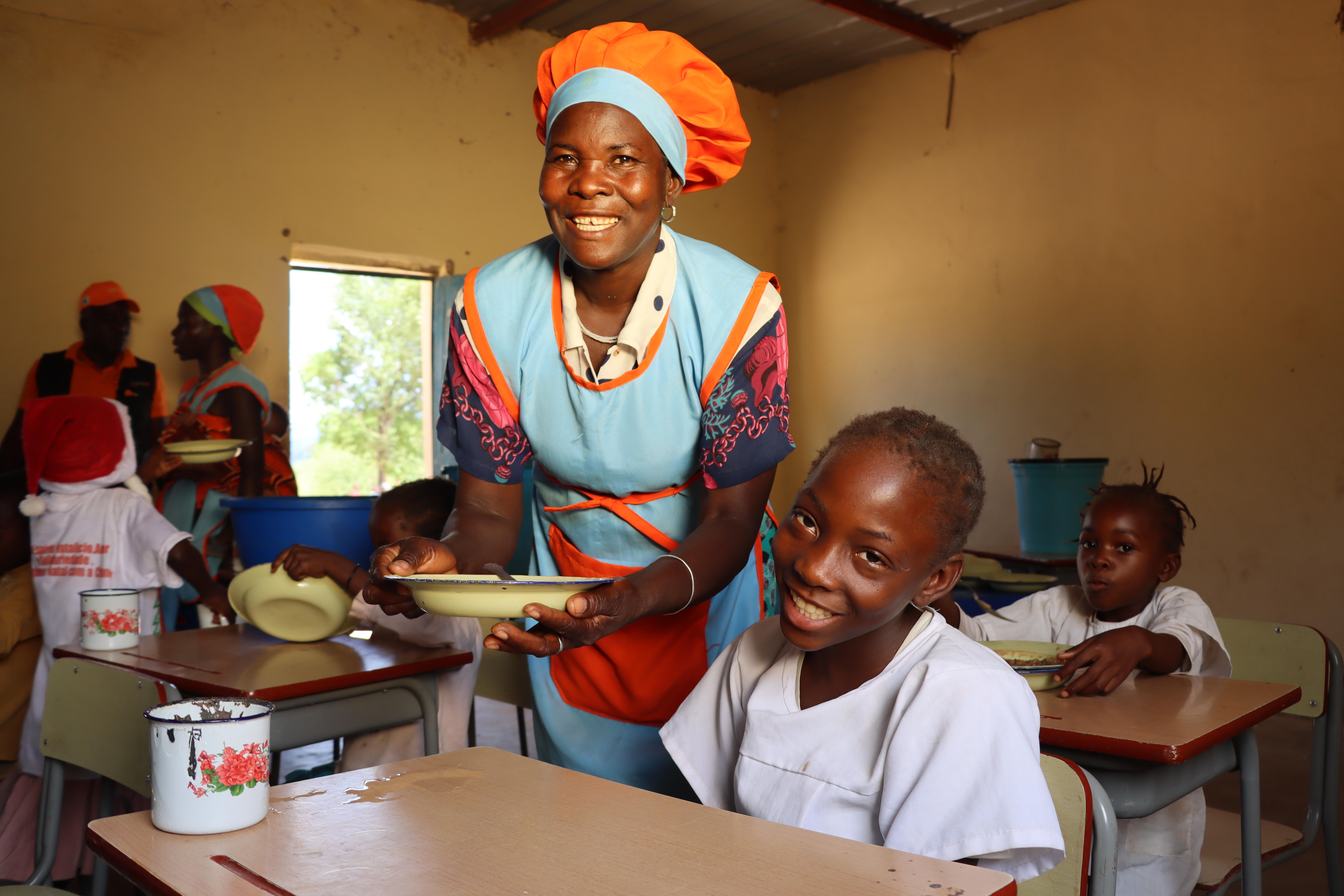 Maria Zita serving school meals at Nkhondo primary schoo