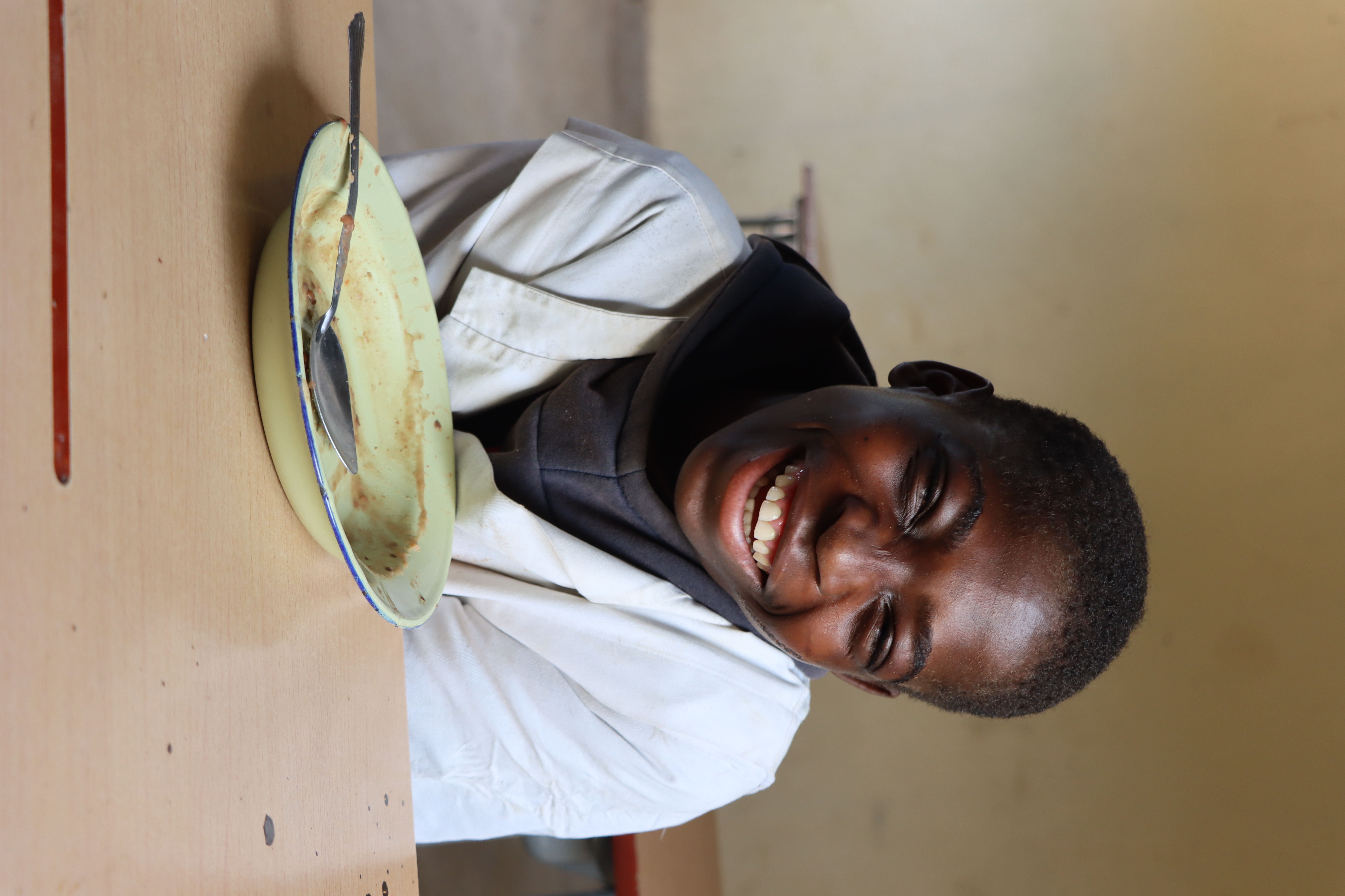  Children happily eating school meals