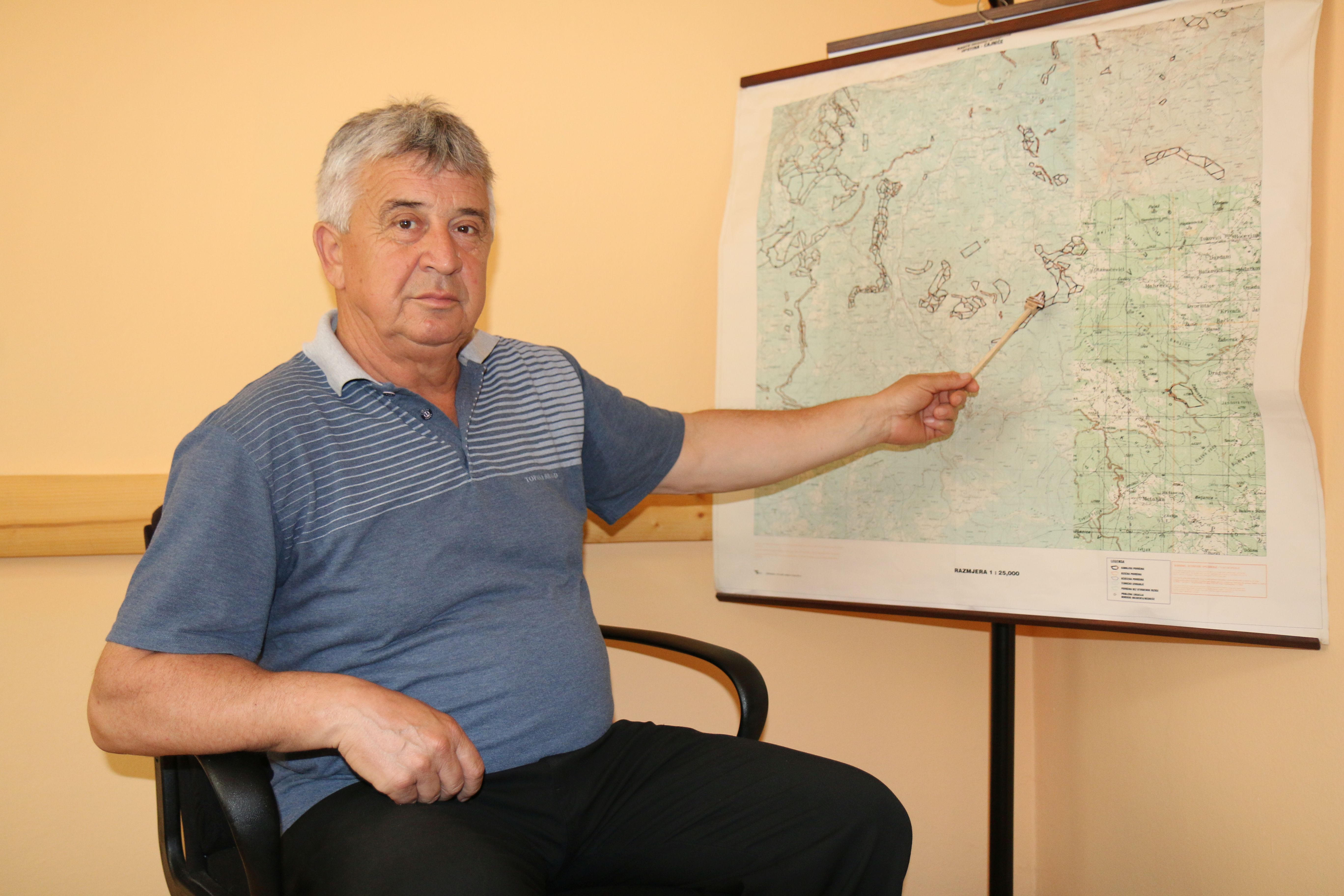 Mayor of Cajnice points at the mined areas on the map