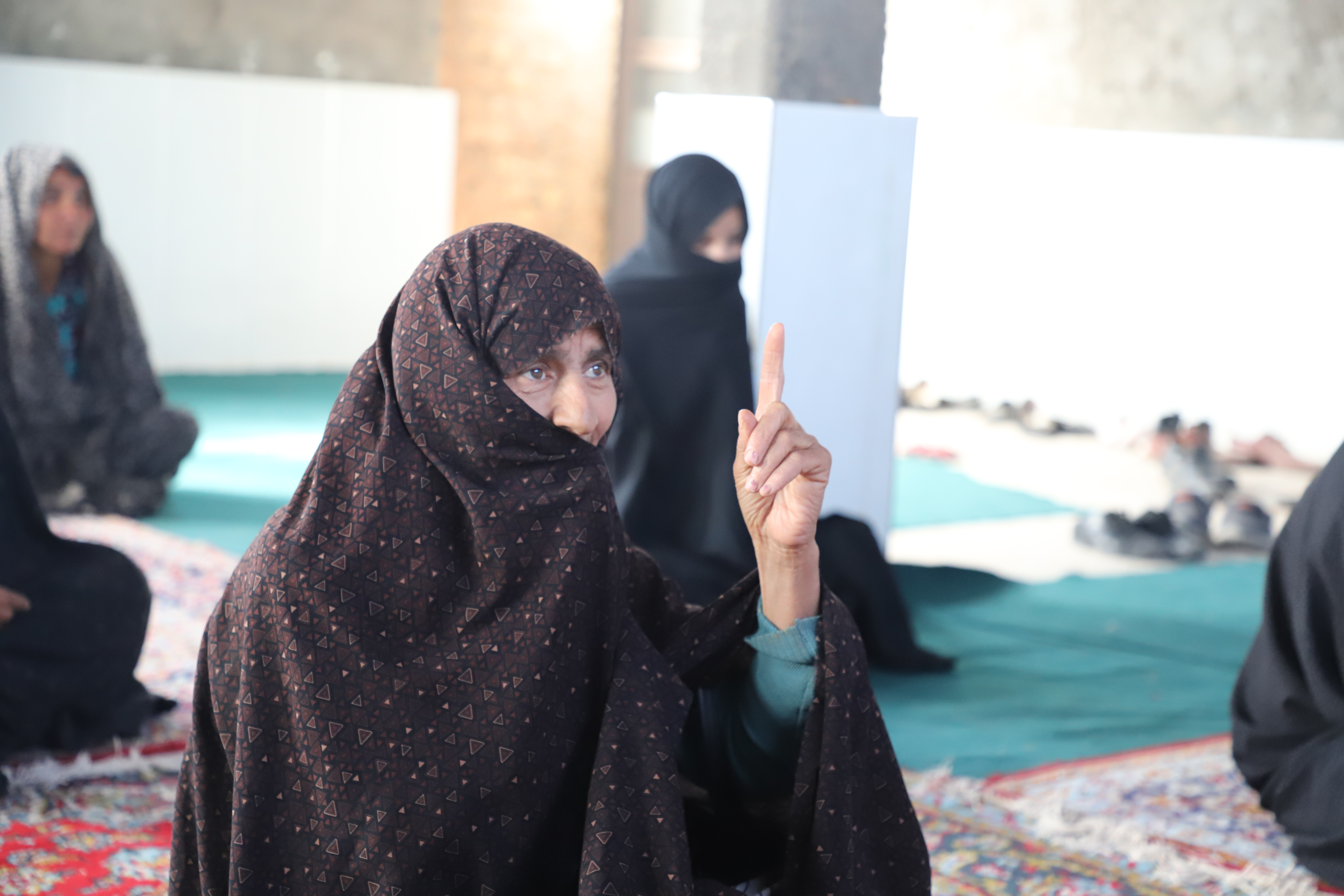 Fareshta in community dialogue session.