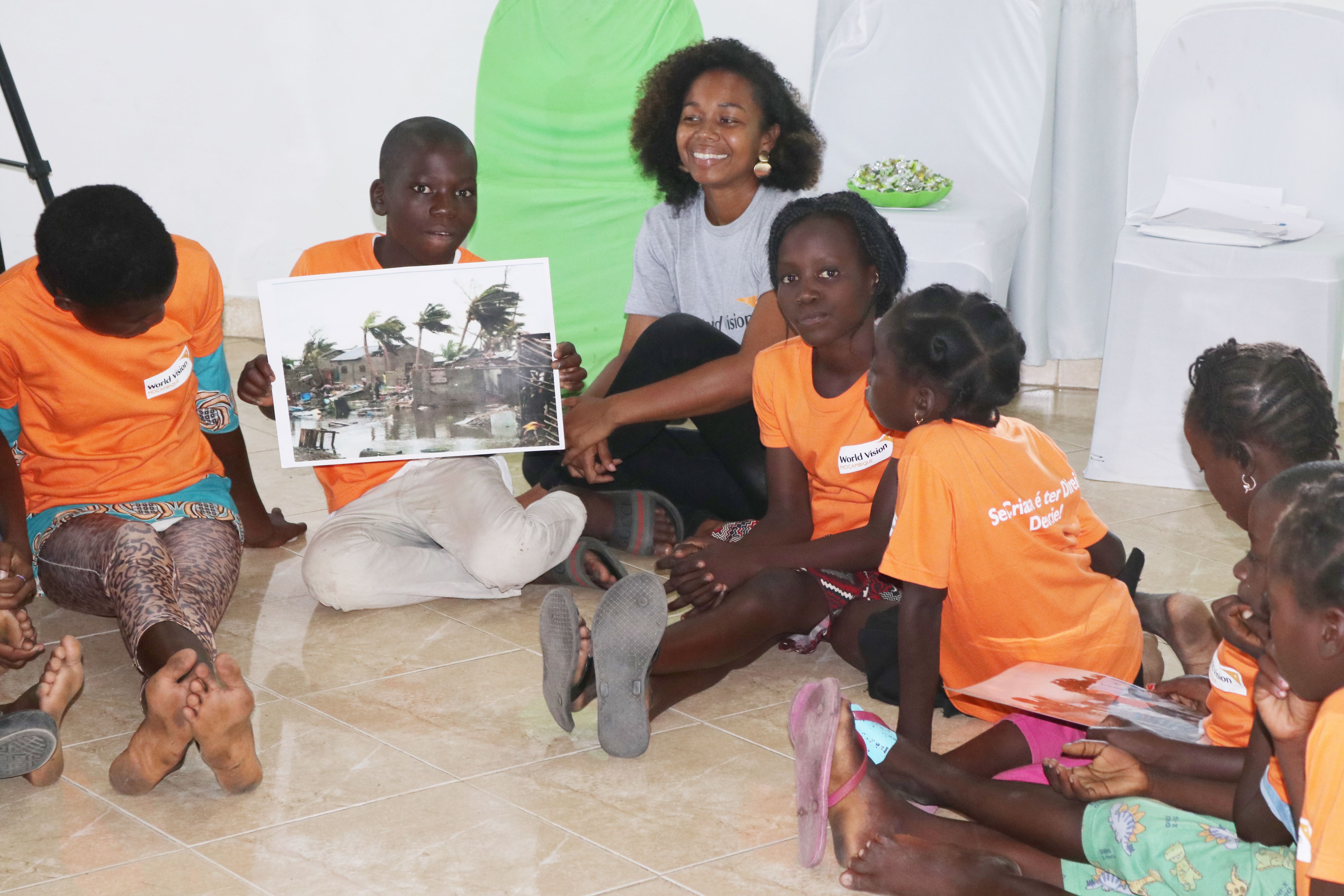 Horácio holding a photo that portrays the day that cyclone Idai hit