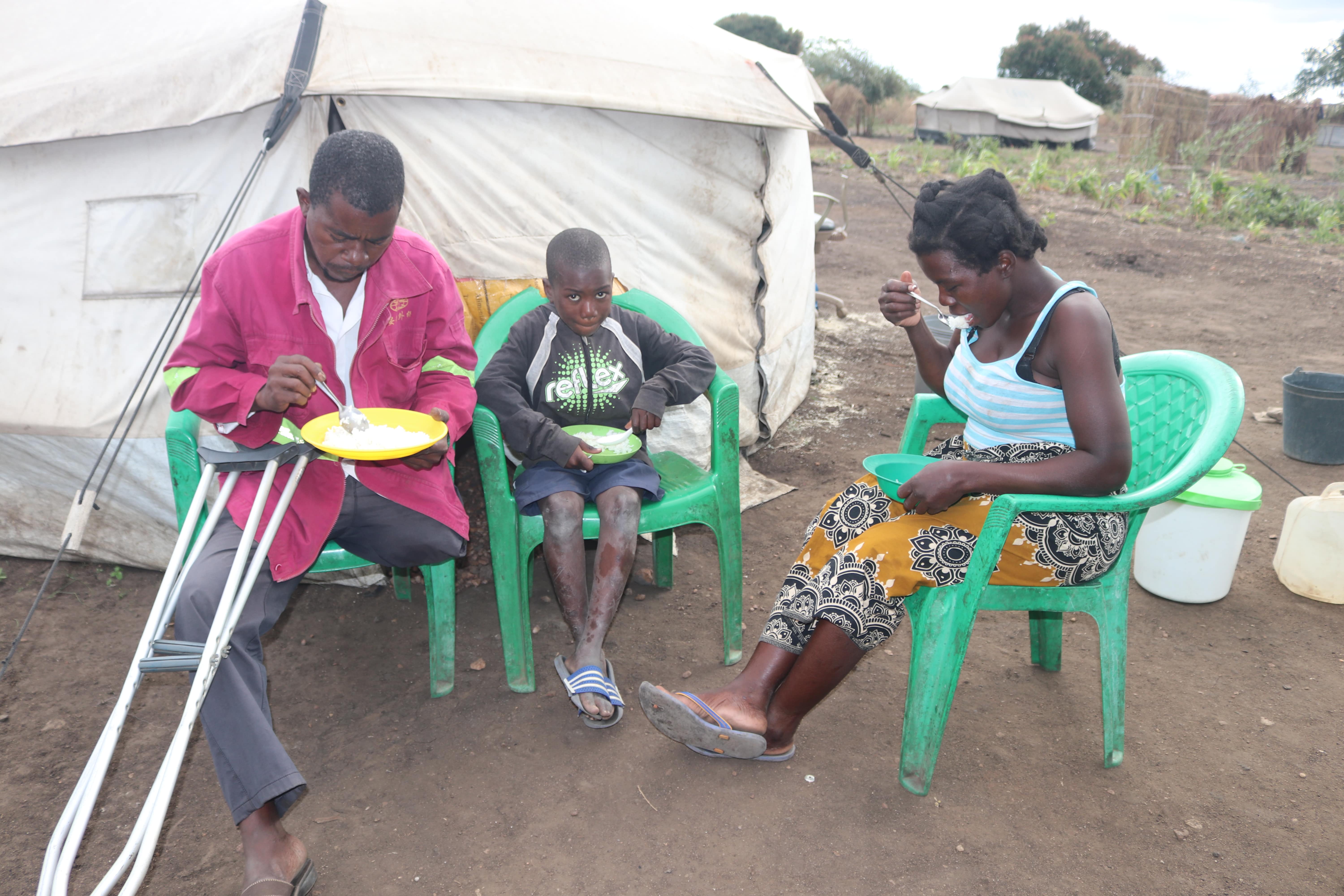 Nicolau and family having a meal