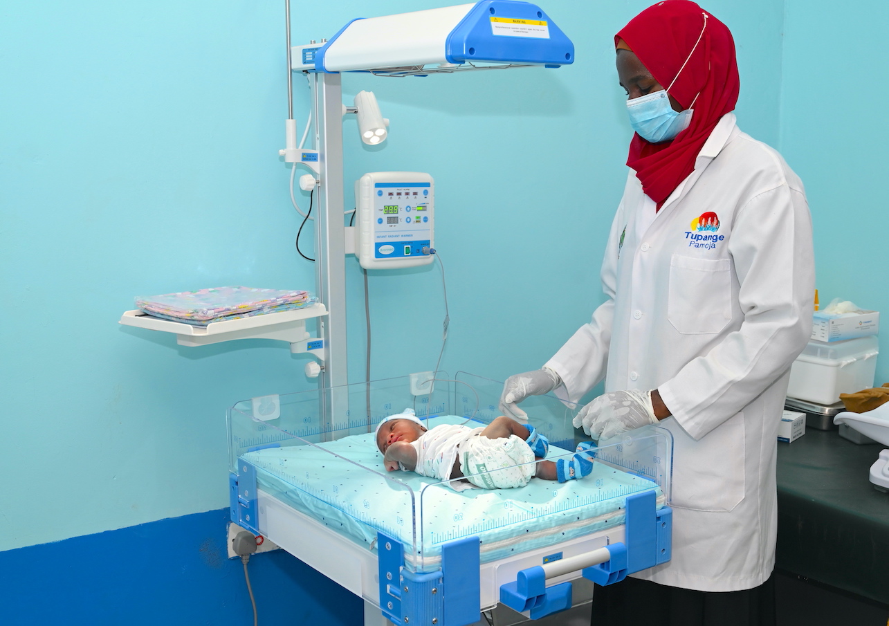 Nurse Khadija attends to a newborn placed on an infant warmer donated by World Vision at the Maternity Wing in Jaribuni Health Dispensary, in Kilifi County, Kenya. The warmers are used to maintain the body temperature of newborn infants so as to keep them health after birth.