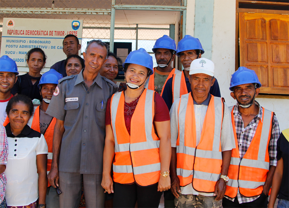 Madalena and members of her SDMC. Photo: Jaime dos Reis/World Vision