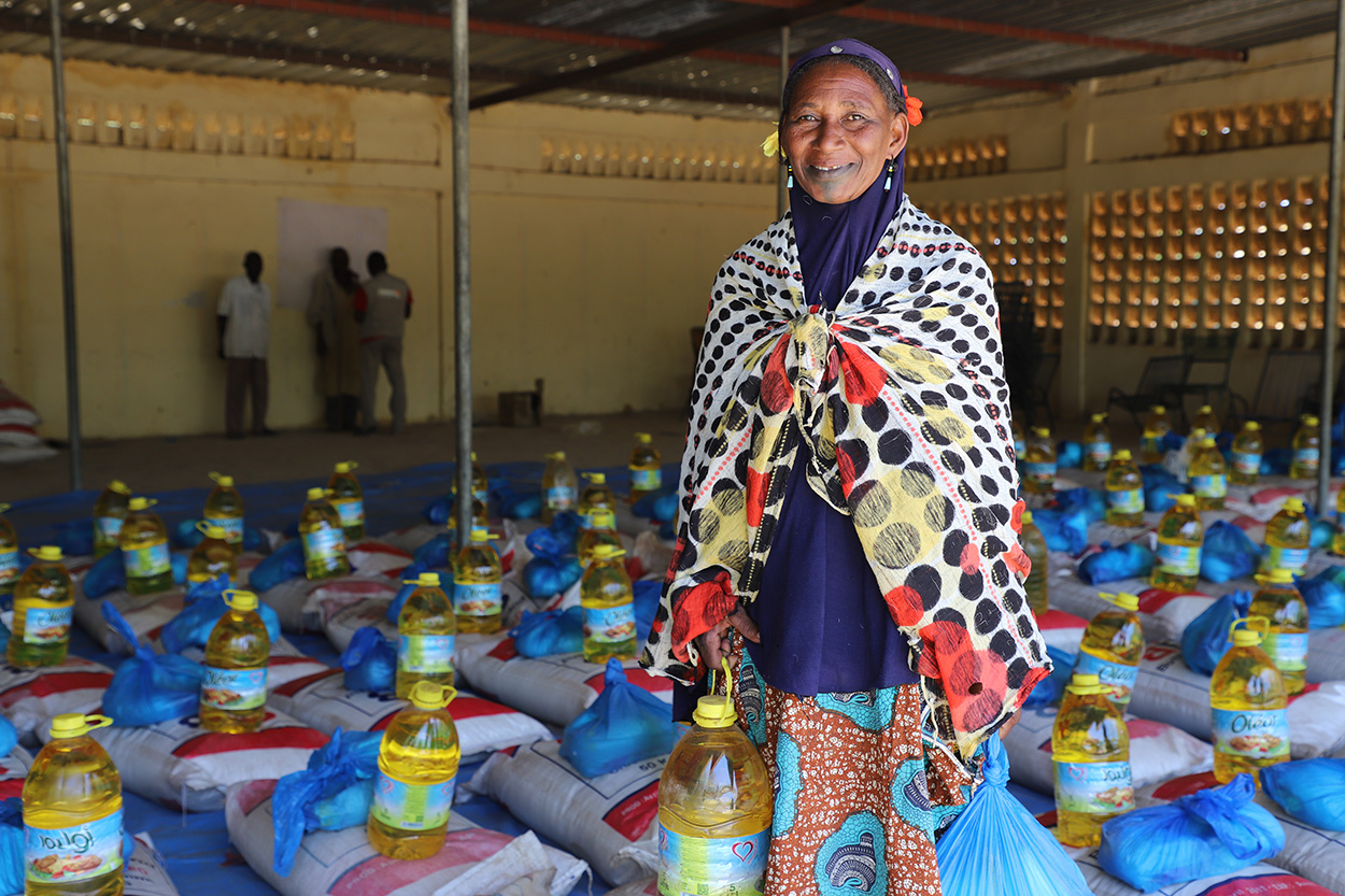 Woman in Mali receives food in distribution  