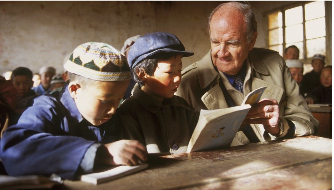 Ambassador McGovern Visits a school in Rural China 2001, photo courtesy of WFP USA