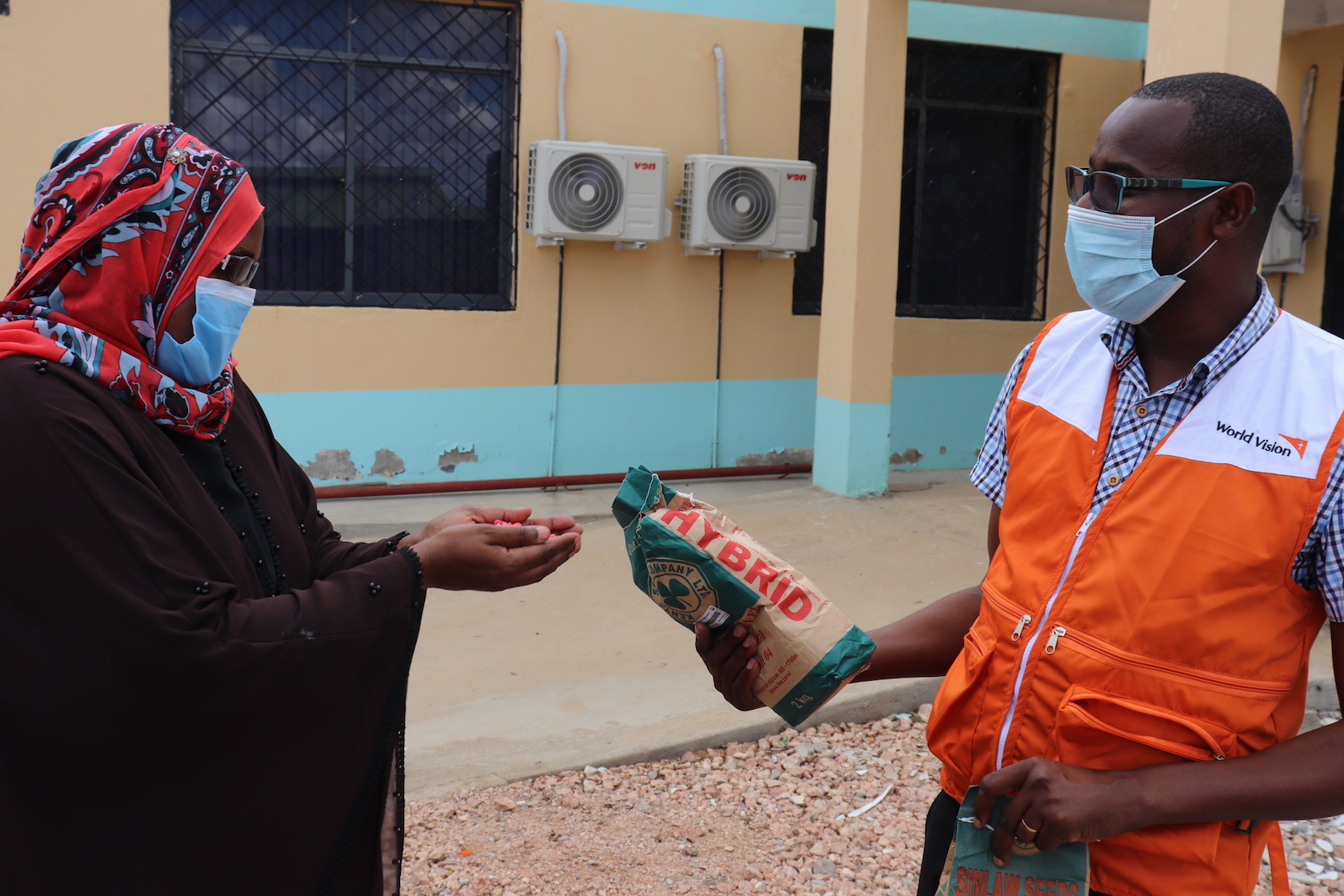 Mwanajuma Hiribae, the Tana River County Executive Committe Member (CEC) for Agriculture receives samples of the seeds from World Vision.©World Vision Photo.