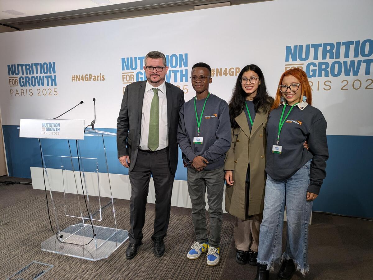 The young people meeting French government representative