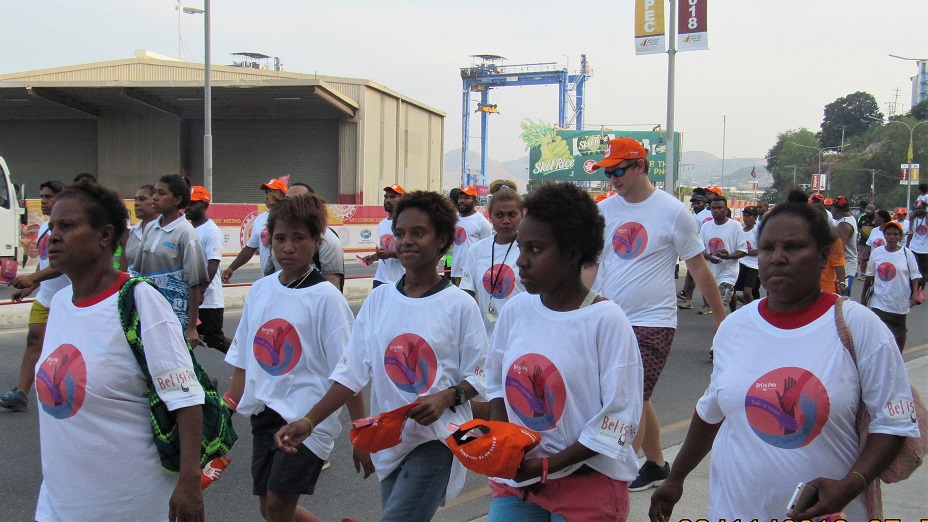 Tom Oaveta and his team of HRDs taking part in the Bel Isi (Peaceful PNG) Elimination of Violence Against Women (EVAW) Walk held last year in September. Bel isi PNG is supported by the Australian Government and the Government of Papua New Guinea as part of the Pacific Women Shaping Pacific Development program.