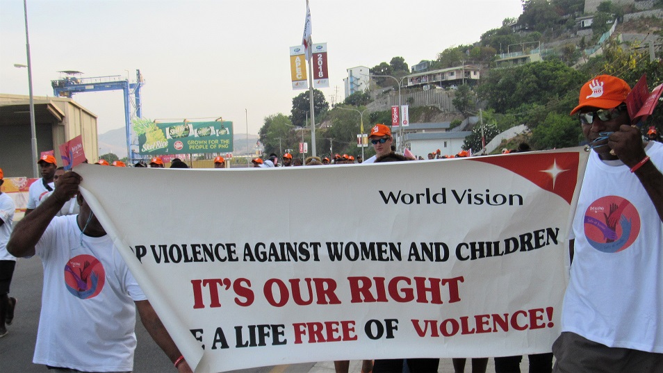 Tom Oaveta and his team of HRDs taking part in the Bel Isi (Peaceful PNG) Elimination of Violence Against Women (EVAW) Walk held last year in September. Bel isi PNG is supported by the Australian Government and the Government of Papua New Guinea as part of the Pacific Women Shaping Pacific Development program.