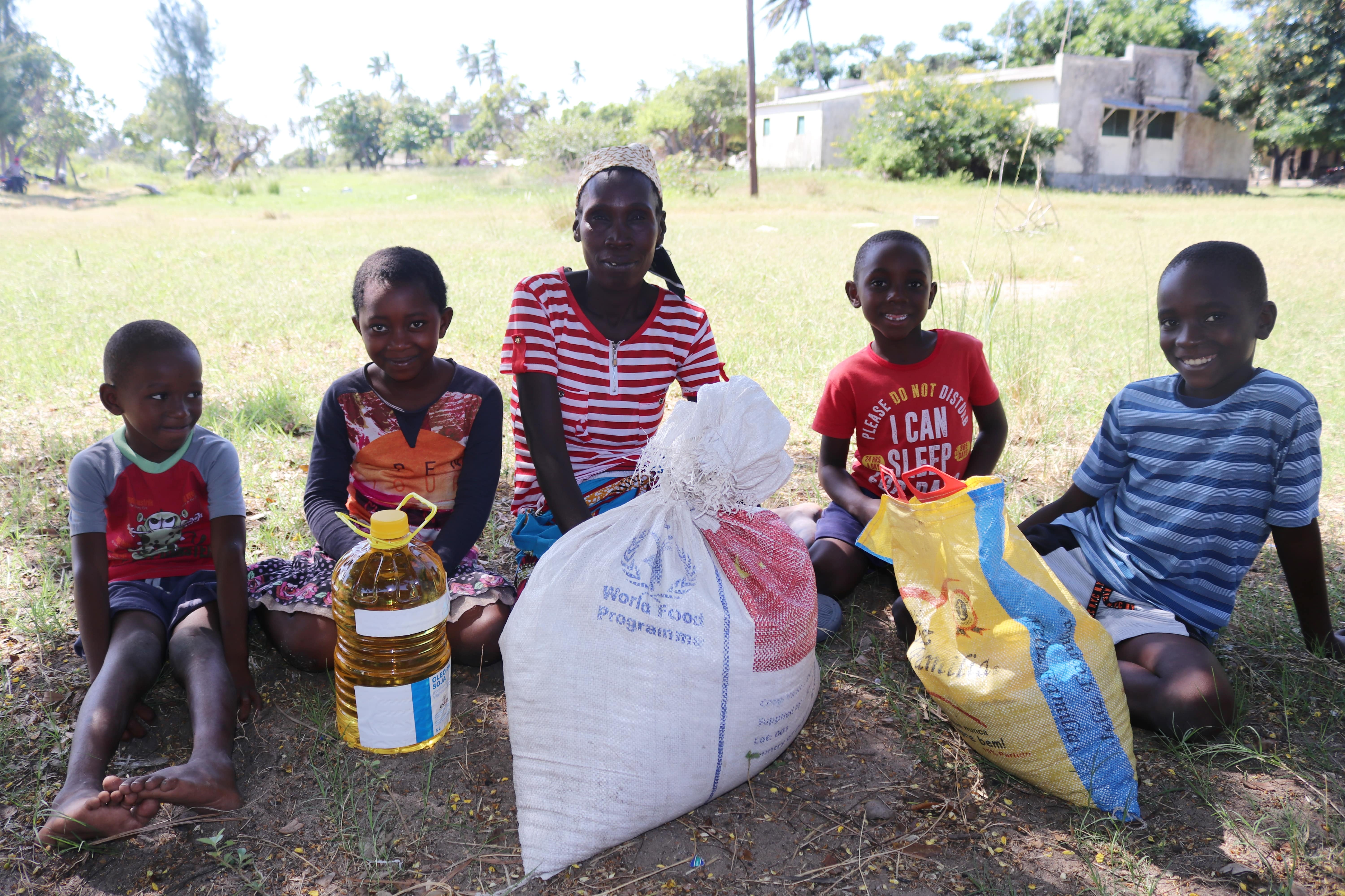 Rosa and her relatives after receiving food