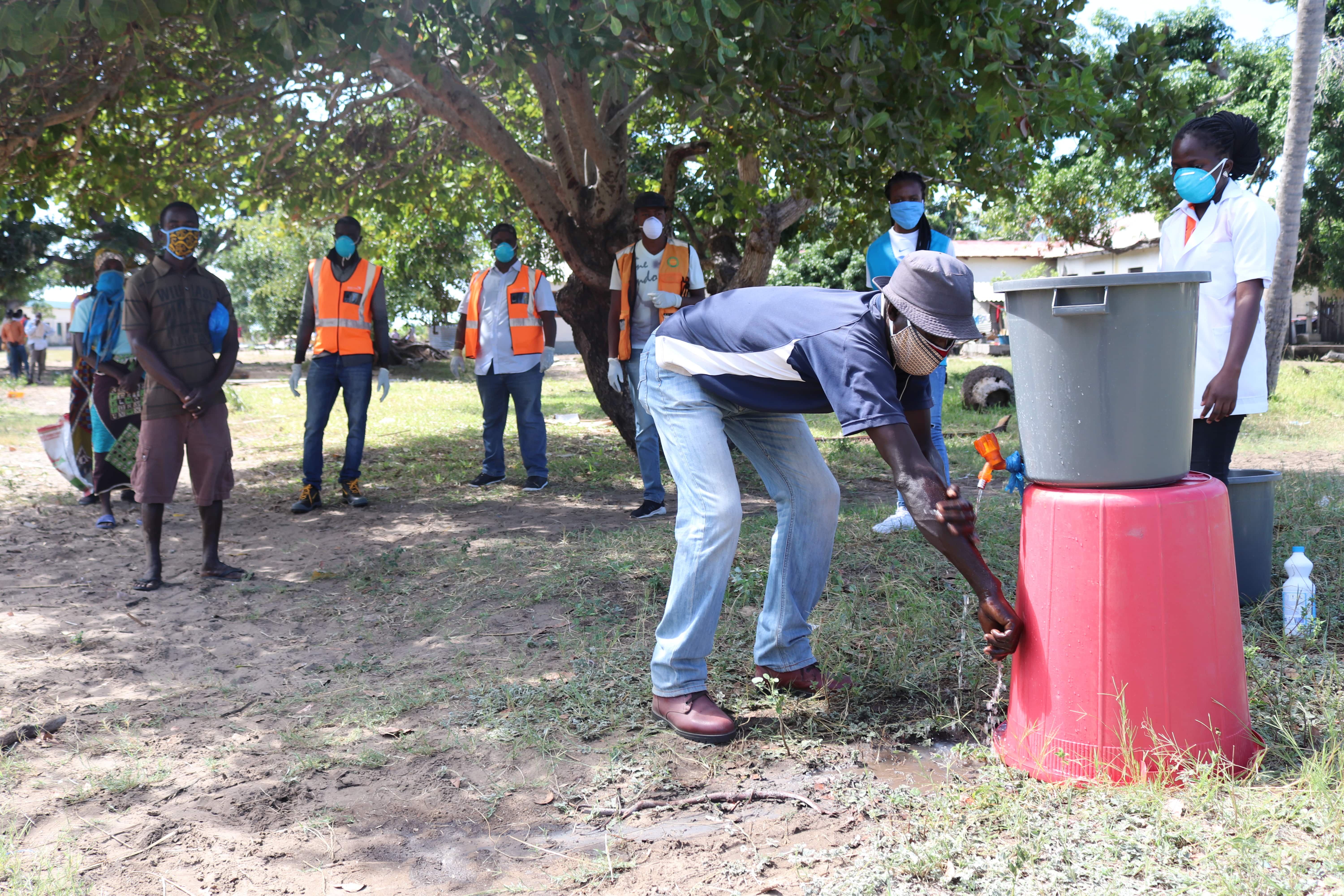 Beneficiaries washing their hands before receive provisions