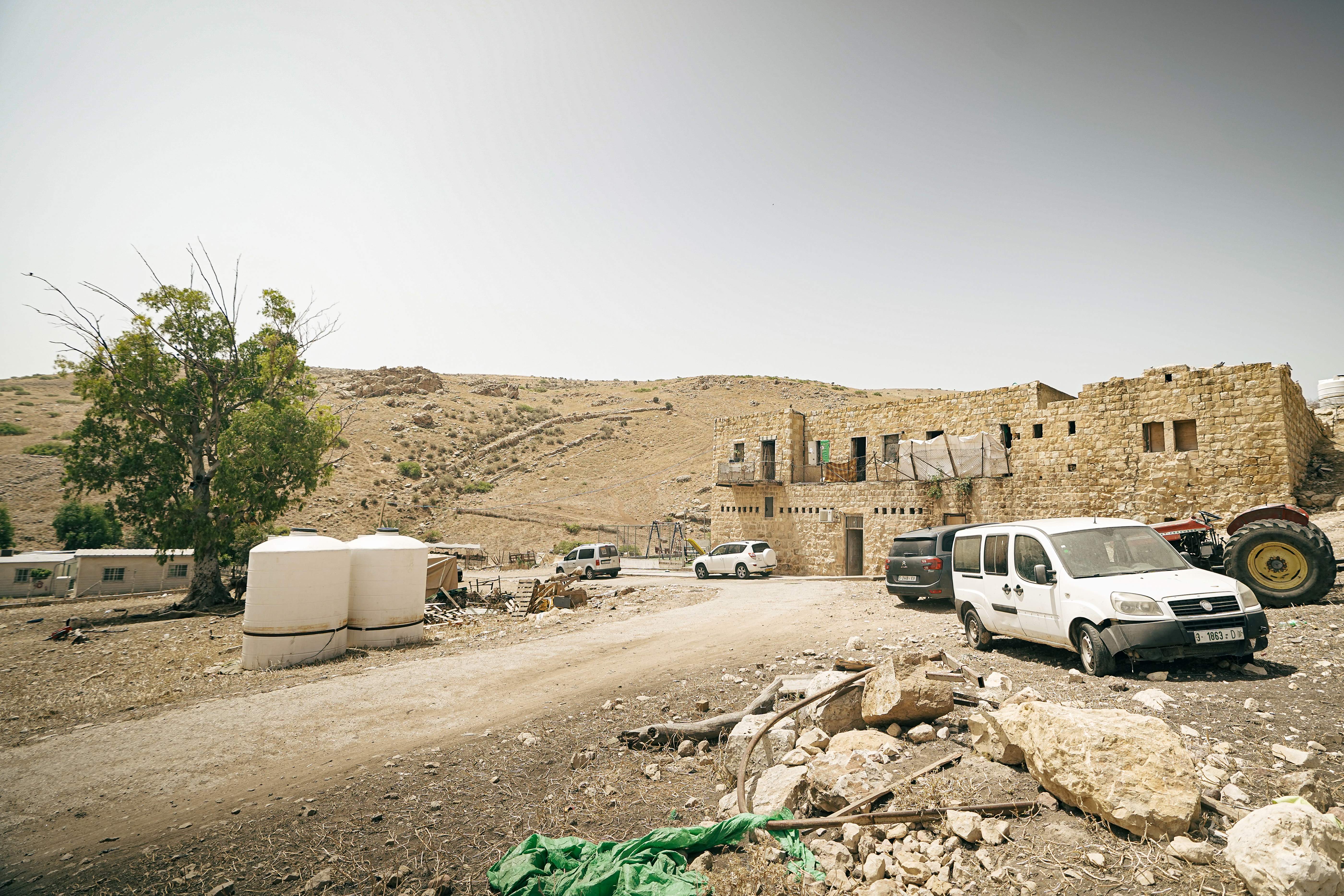 The school is in badly need of repairs.