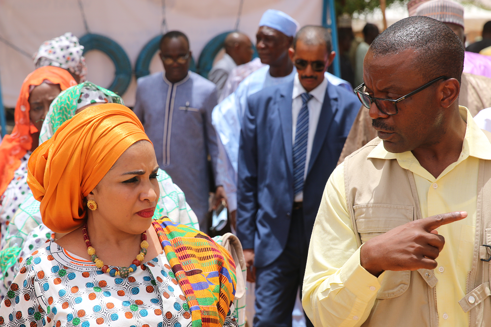 The First Lady, Lalla Malika Issoufou, and the National Director of World Vision, Yves Habumugisha, in the middle of conversation while joining the stands of Savings groups