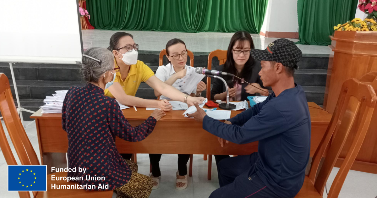 Registration and distribution of cash as part of the EU Humanitarian Aid funded project on Anticipatory Action in Vietnam.