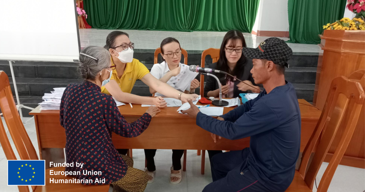 Registration and distribution of cash as part of the EU Humanitarian Aid funded project on Anticipatory Action in Vietnam. 