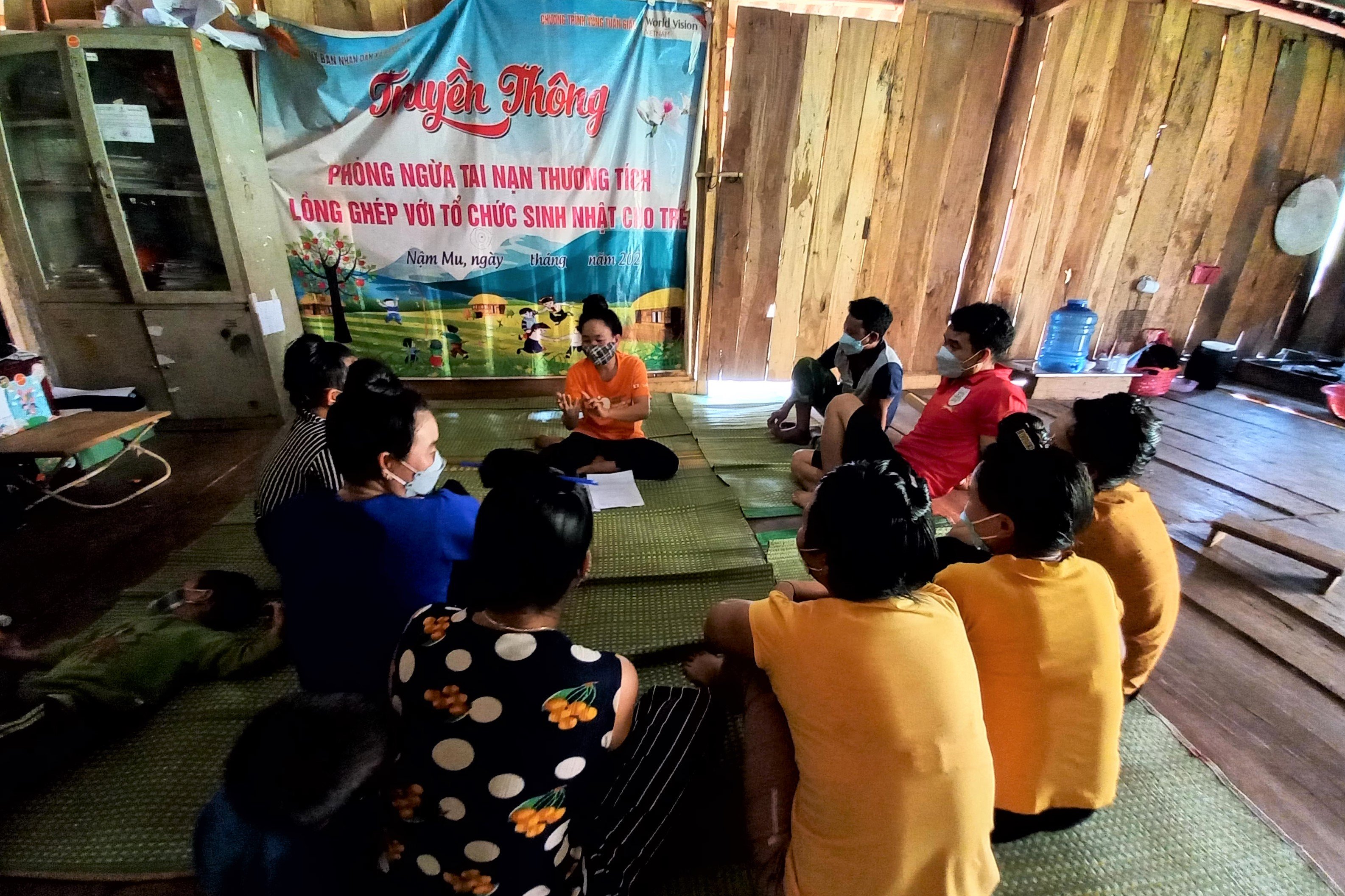 Sọn enthusiastically shares what she has learned with other parents and caregivers